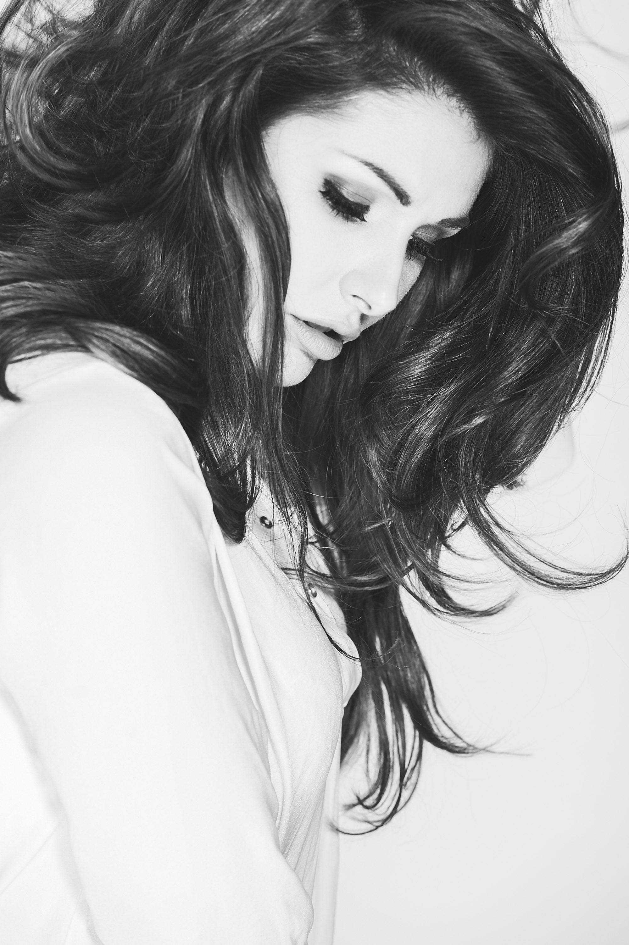 human hair, young adult, messy hair, beauty, fashion model, monochrome, hairstyle, glamour, 2K, beautiful woman, one person, Lucy Pinder, close-up, fashion, Phone HD Wallpaper