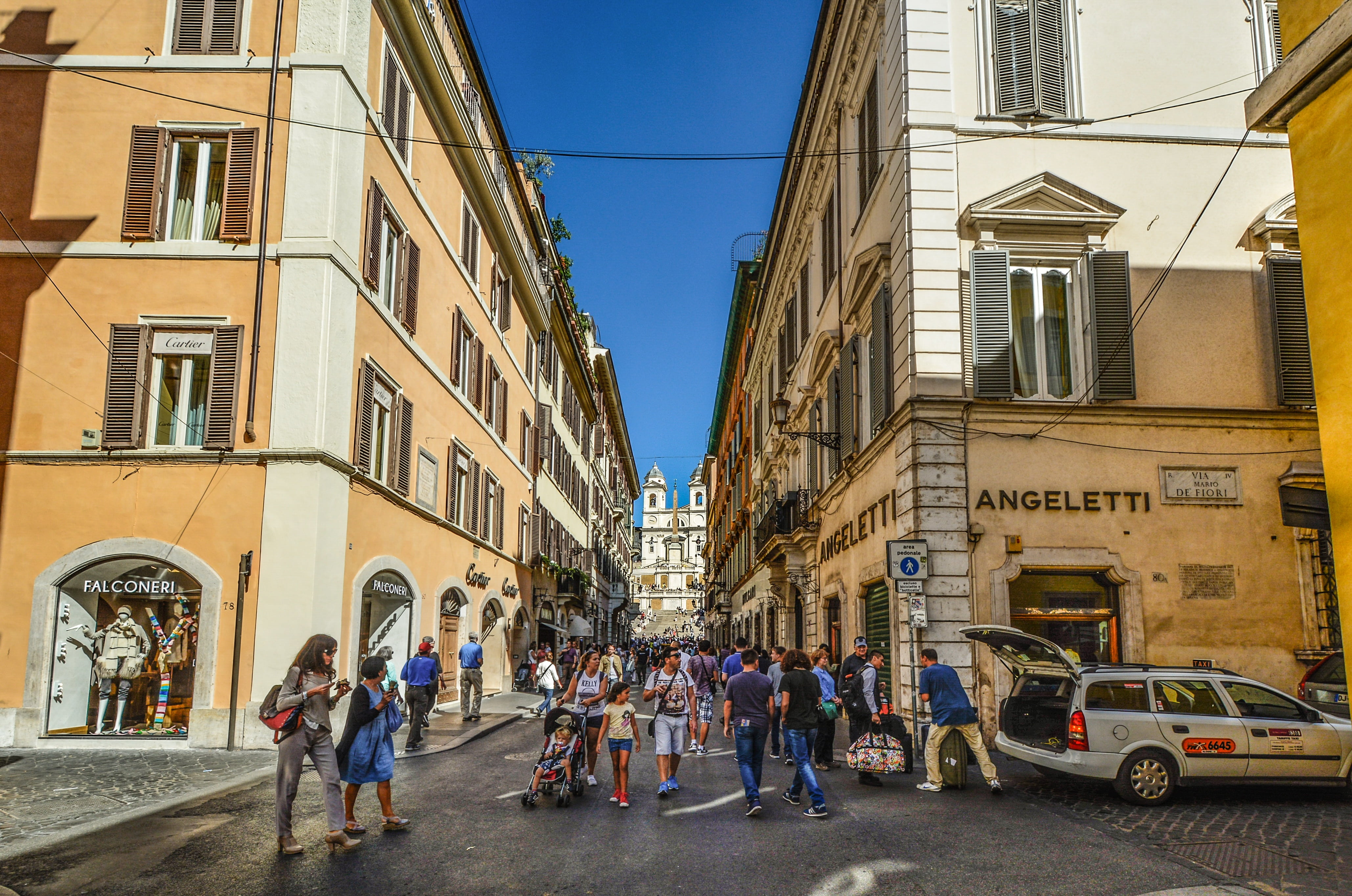 street, spanish, crowd, building, middle, mode of transportation, view, architecture, 4K, tourist, italy, city, men, angeletti, full length, shopping, HD Wallpaper