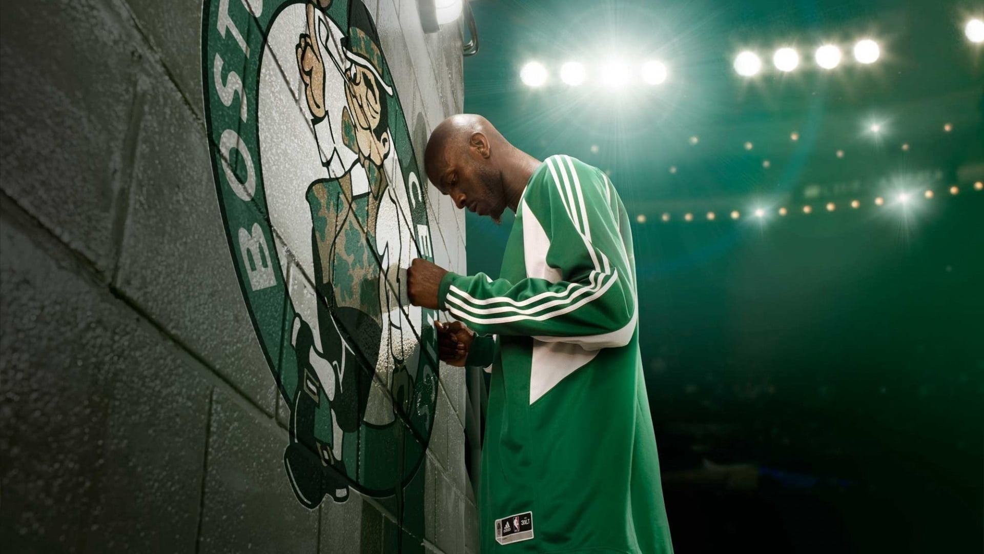 looking, player, green color, only Men, one Man Only, illuminated, males, one Person, hip hop, graffiti, kevin, men, clothing, young Men, waist up, expertise, HD Wallpaper