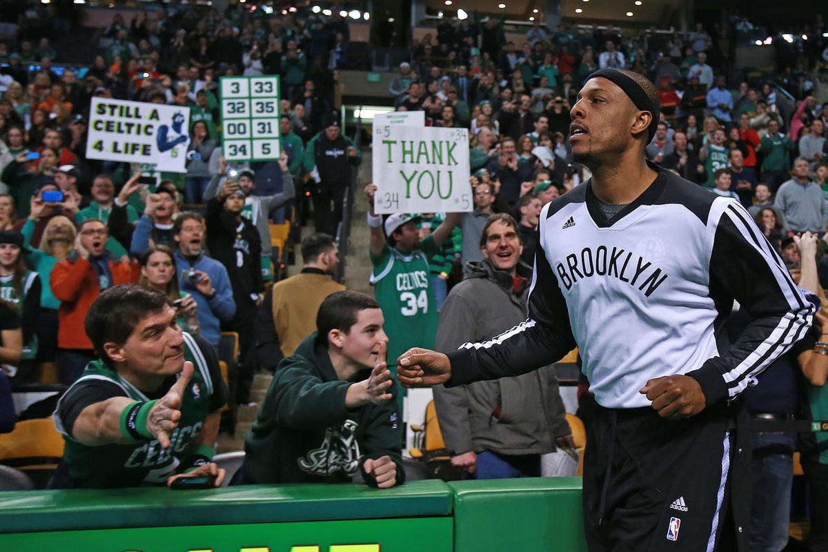 arts culture and entertainment, looking, holding, 480P, encouragement, group of people, sport, communication, nba basketball boston celtics boston kevin garnett rajon rondo paul pierce sports brooklyn, HD Wallpaper