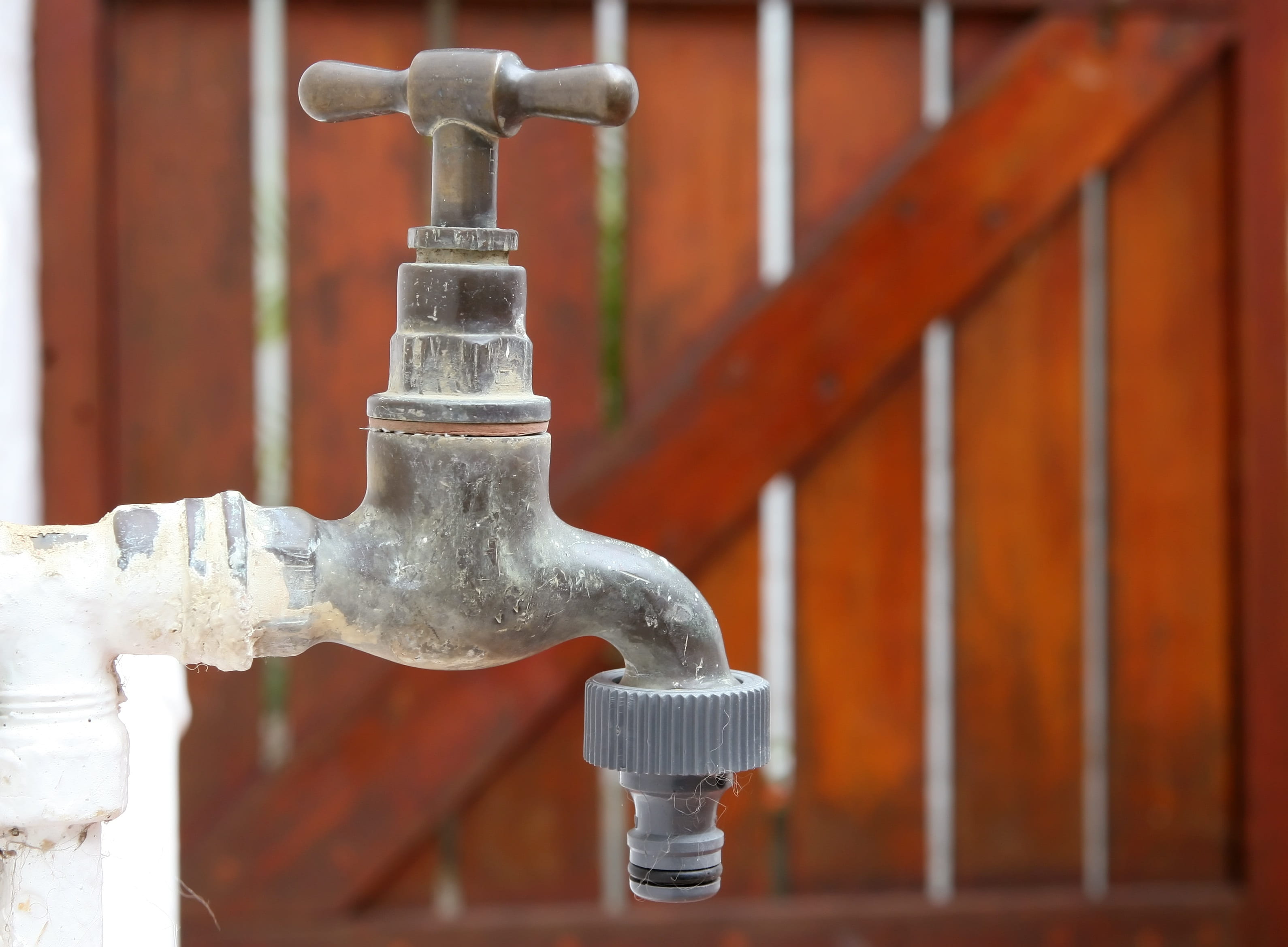 h20, metal, outdoors, valve, seep, plumber, pipe - tube, dingy, plumbing, machine valve, protection, garden, drop, environment, tap, old, connector, background, HD Wallpaper