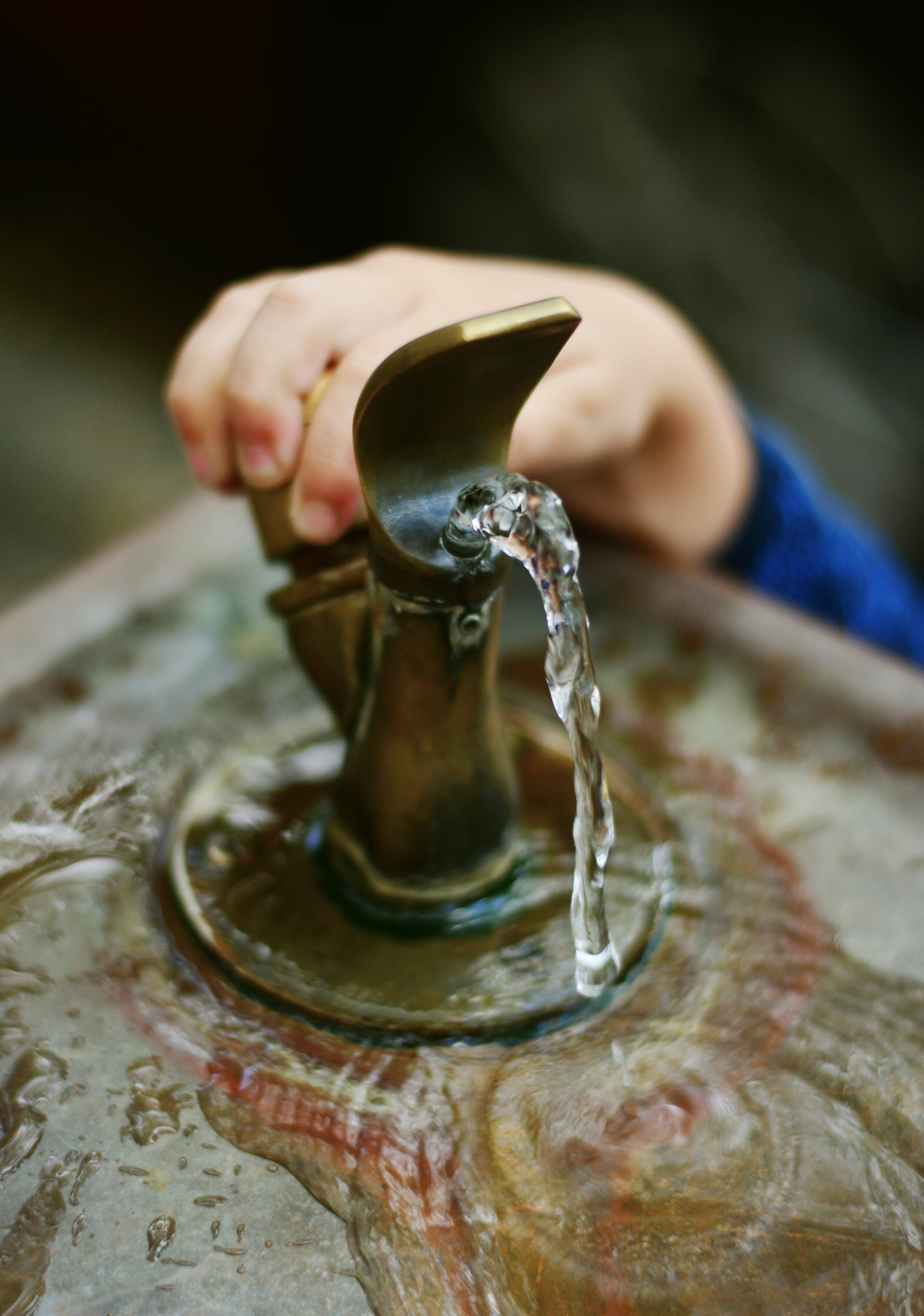 water jet, hand, fountain, well water, metal, human finger, water, spigot, unrecognizable person, drinking fountain, human hand, human body part, water fountain, Phone HD Wallpaper