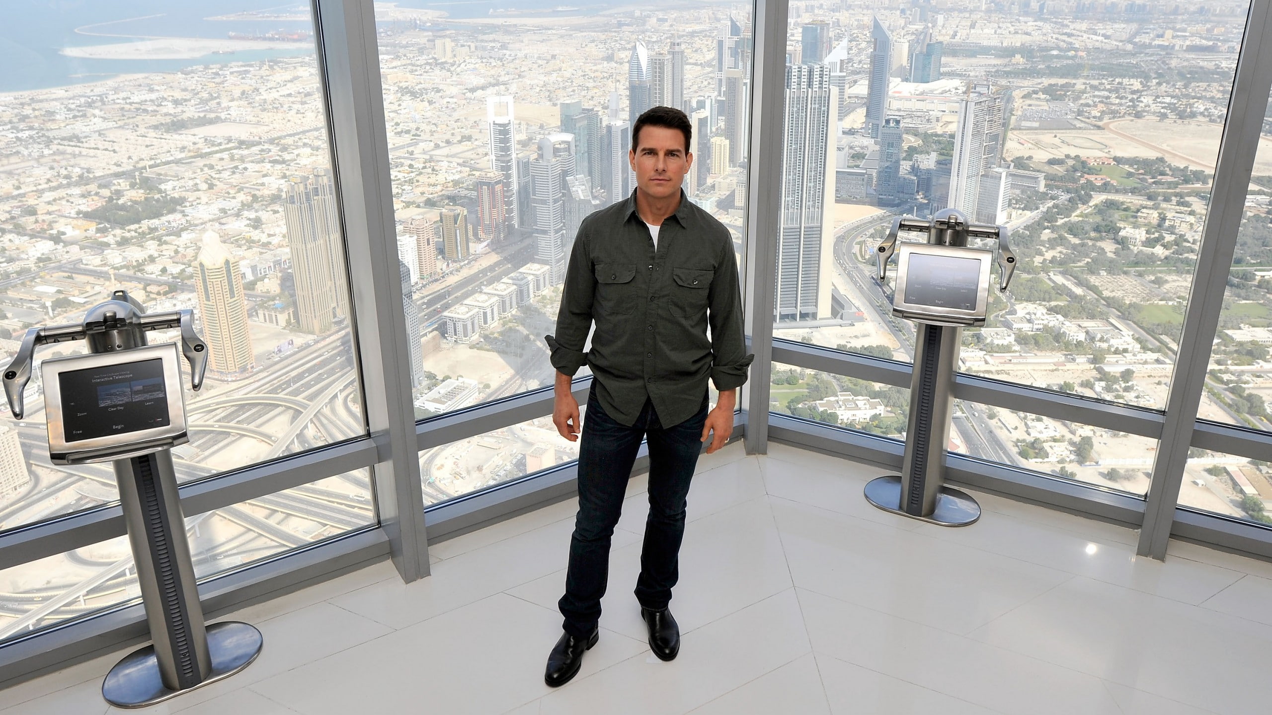 2K, Tom Cruise, cruise, Burj Khalifa, actor, tom, Most Popular Celebs in 2015, HD Wallpaper