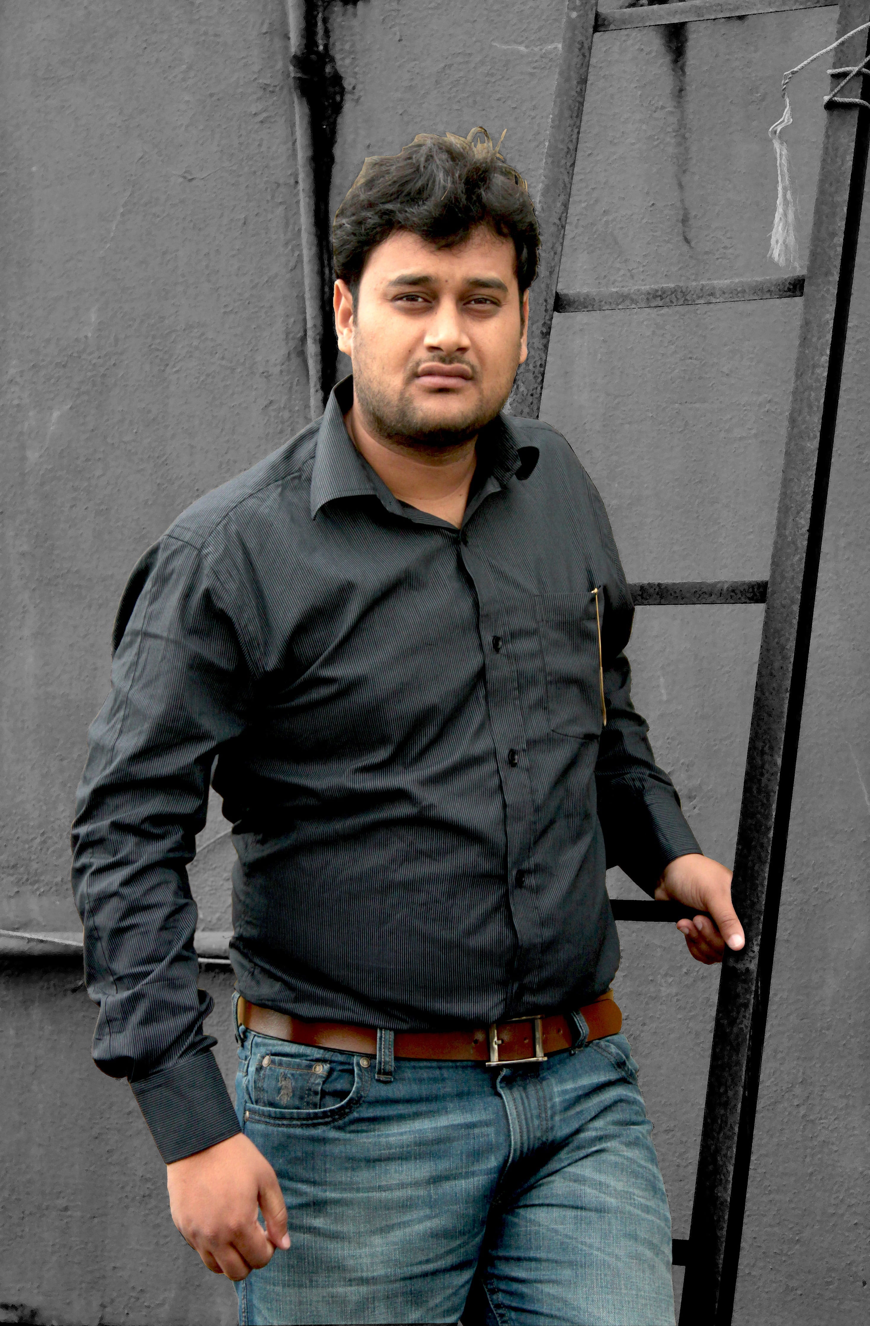 adult, director, writer, standing, males, jeans, film, lifestyles, Mumbai, faqhrul, gray, key media works, front view, young men, people, kurauli, smiling, Phone HD Wallpaper