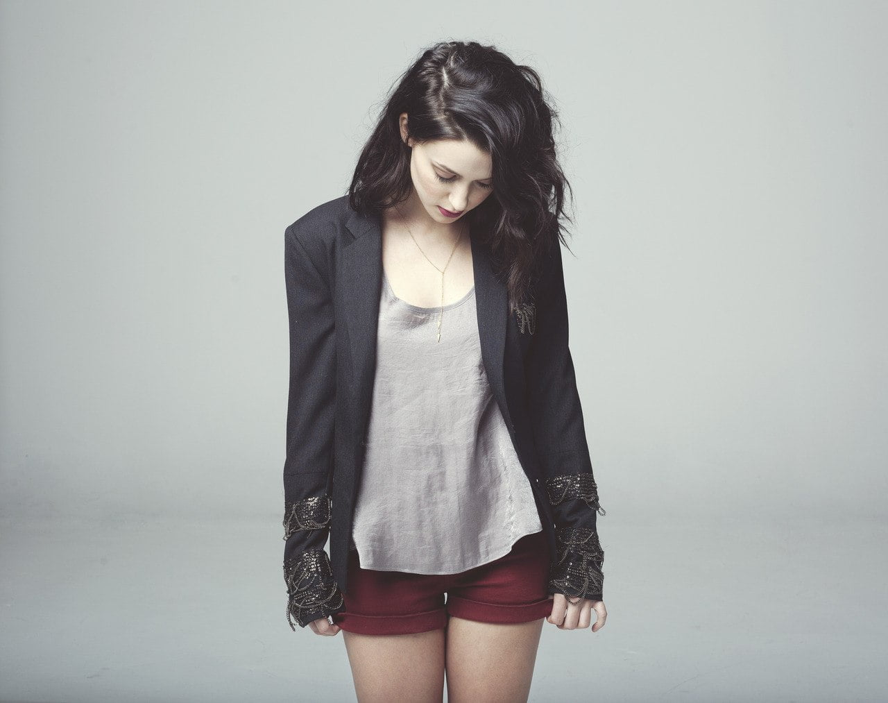 dark hair, brunette, legs, long hair, Meg Myers, 720P, women, simple background, short shorts, actress, HD Wallpaper