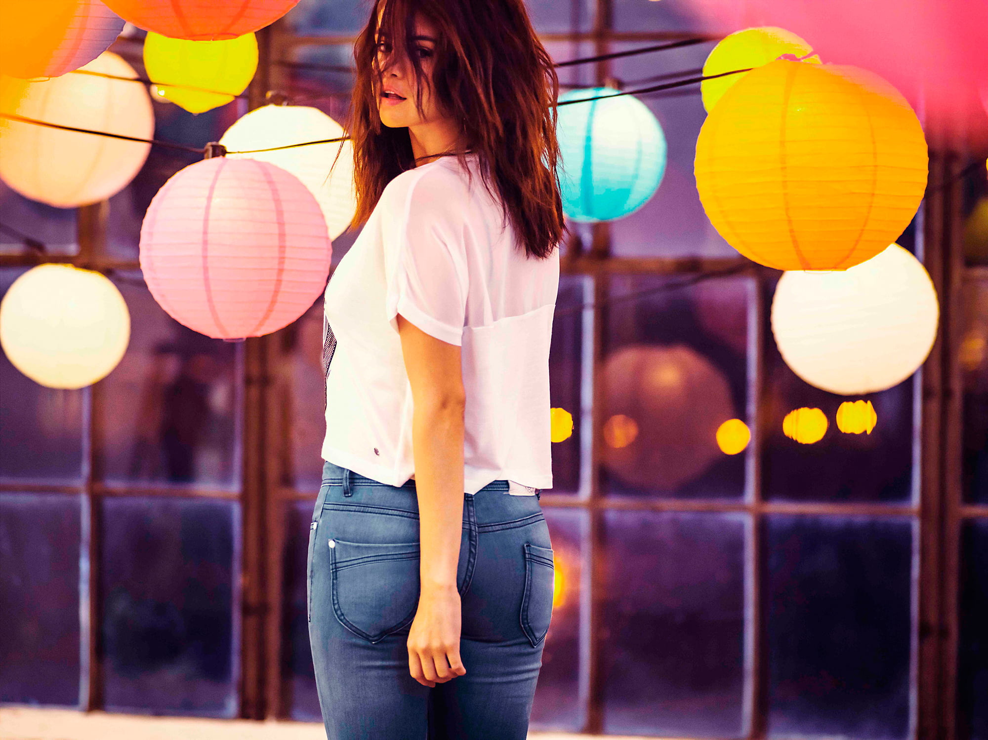 women, architecture, real people, Neo, focus on foreground, front view, one person, outdoors, top, 1080P, young women, Adidas, standing, lifestyles, lighting equipment, HD Wallpaper