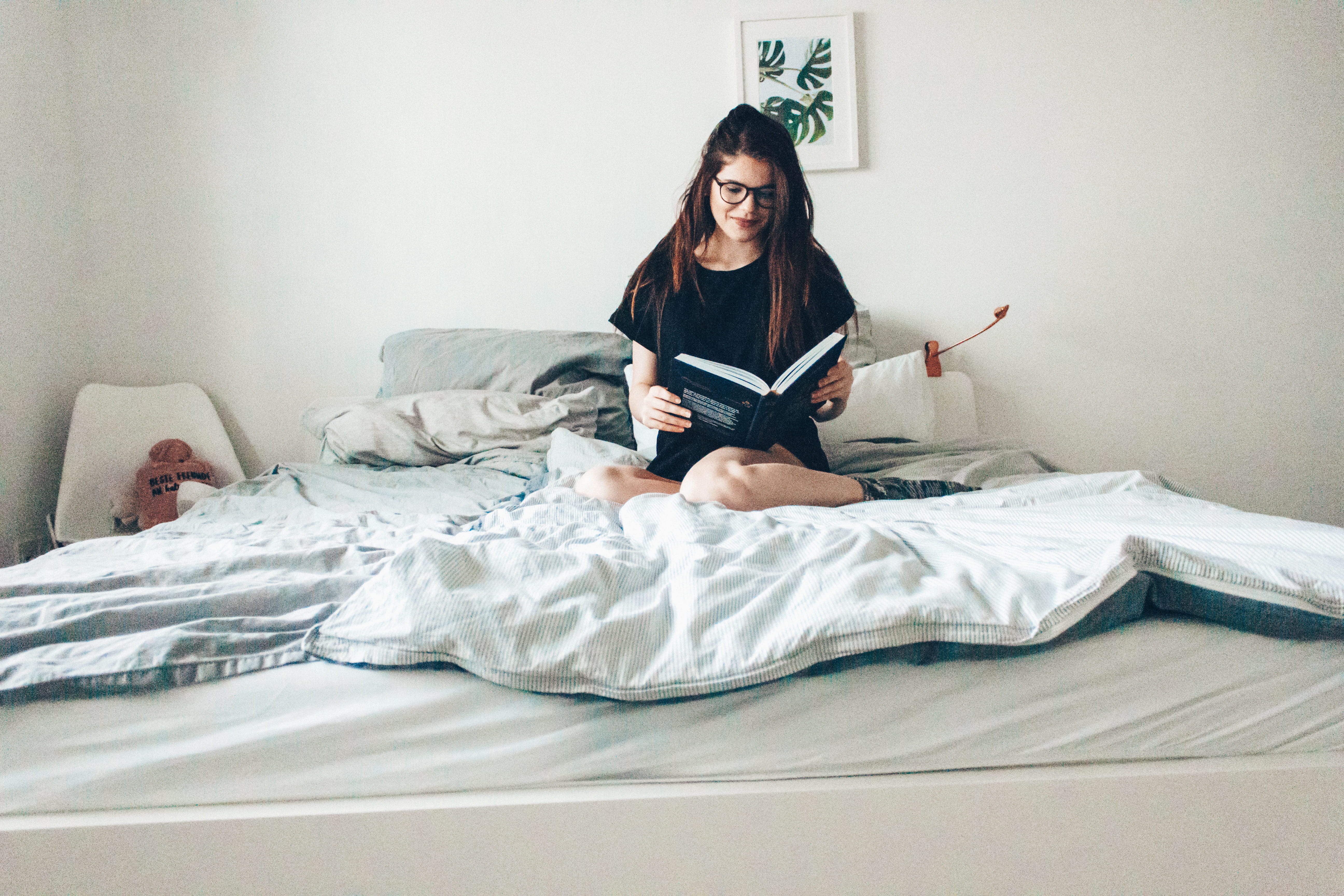 paderborn, text, furniture, bedroom, young adult, relaxation, long hair, domestic room, beautiful woman, chill, home interior, publication, full length, HD Wallpaper