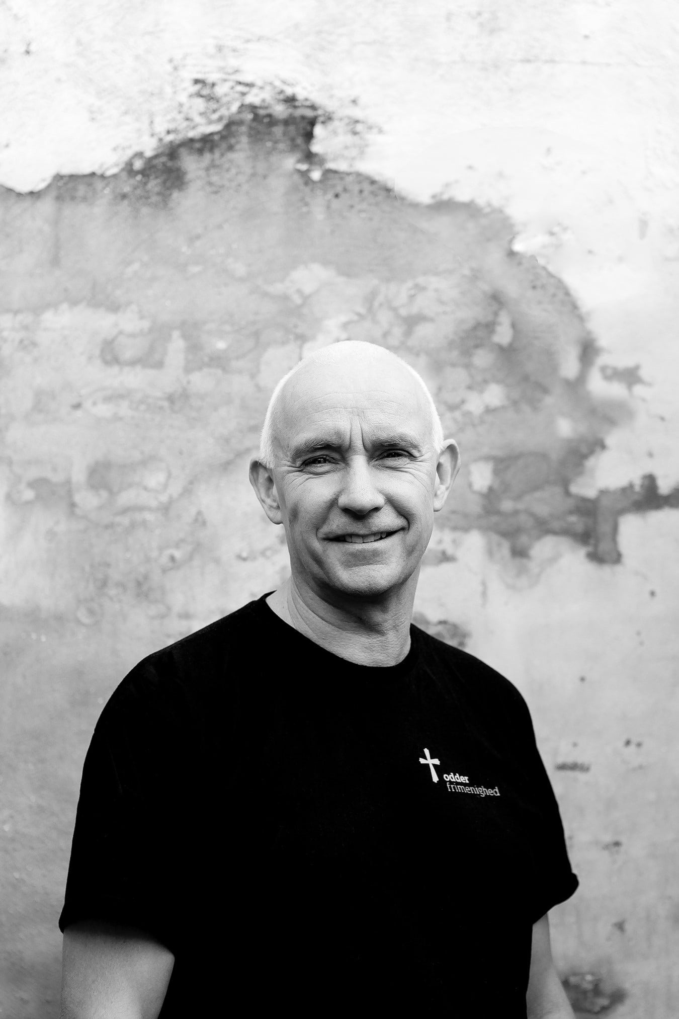 characters, adult, concepts And Ideas, portrait, looking At Camera, visual Art, grey hair, lifestyles, black And White, man, smiling, person, arts And Entertainment, Phone HD Wallpaper