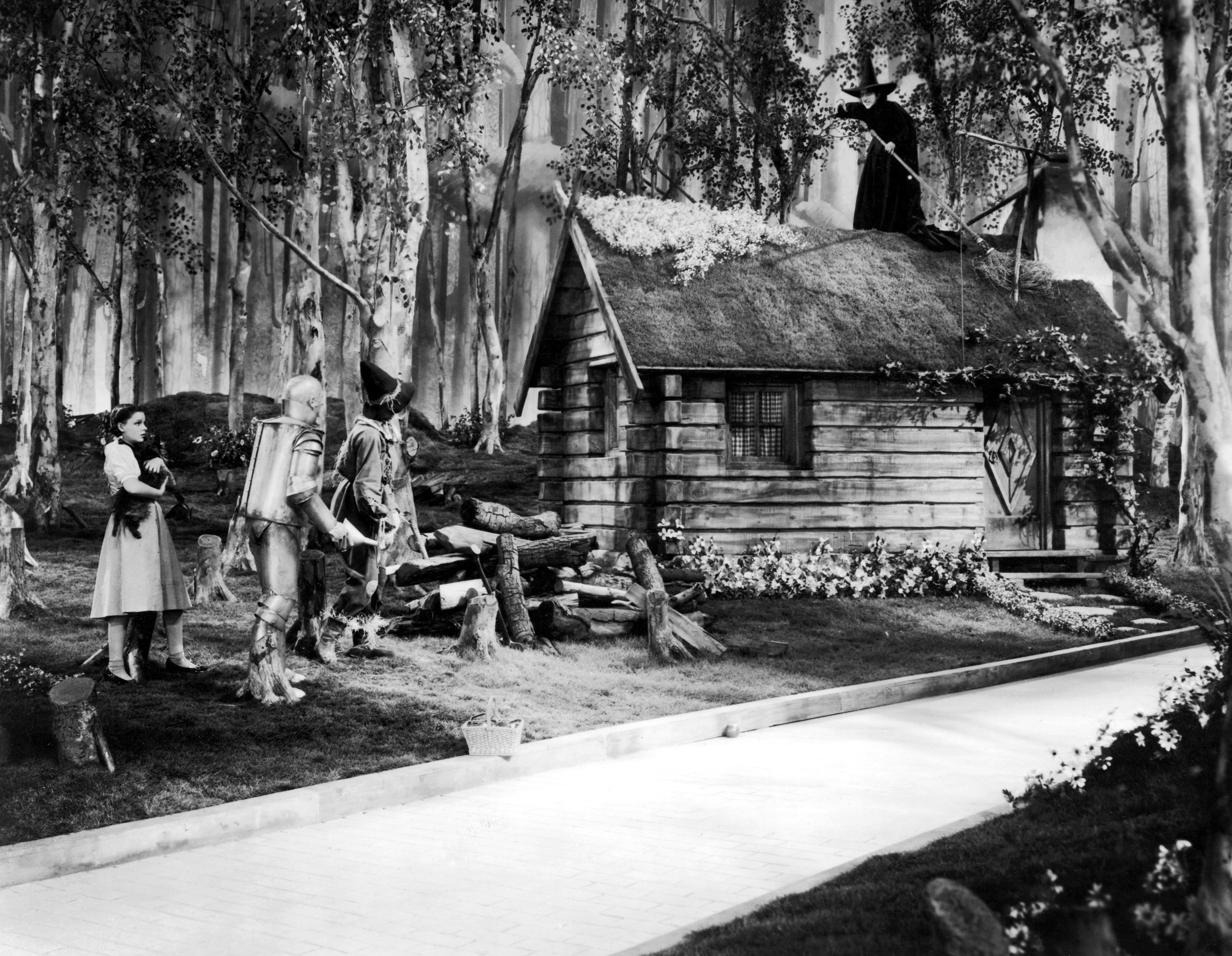 women, tree, human representation, people, building exterior, adult, outdoors, building, group of people, 1080P, men, child, plant, architecture, the wizard of oz, HD Wallpaper