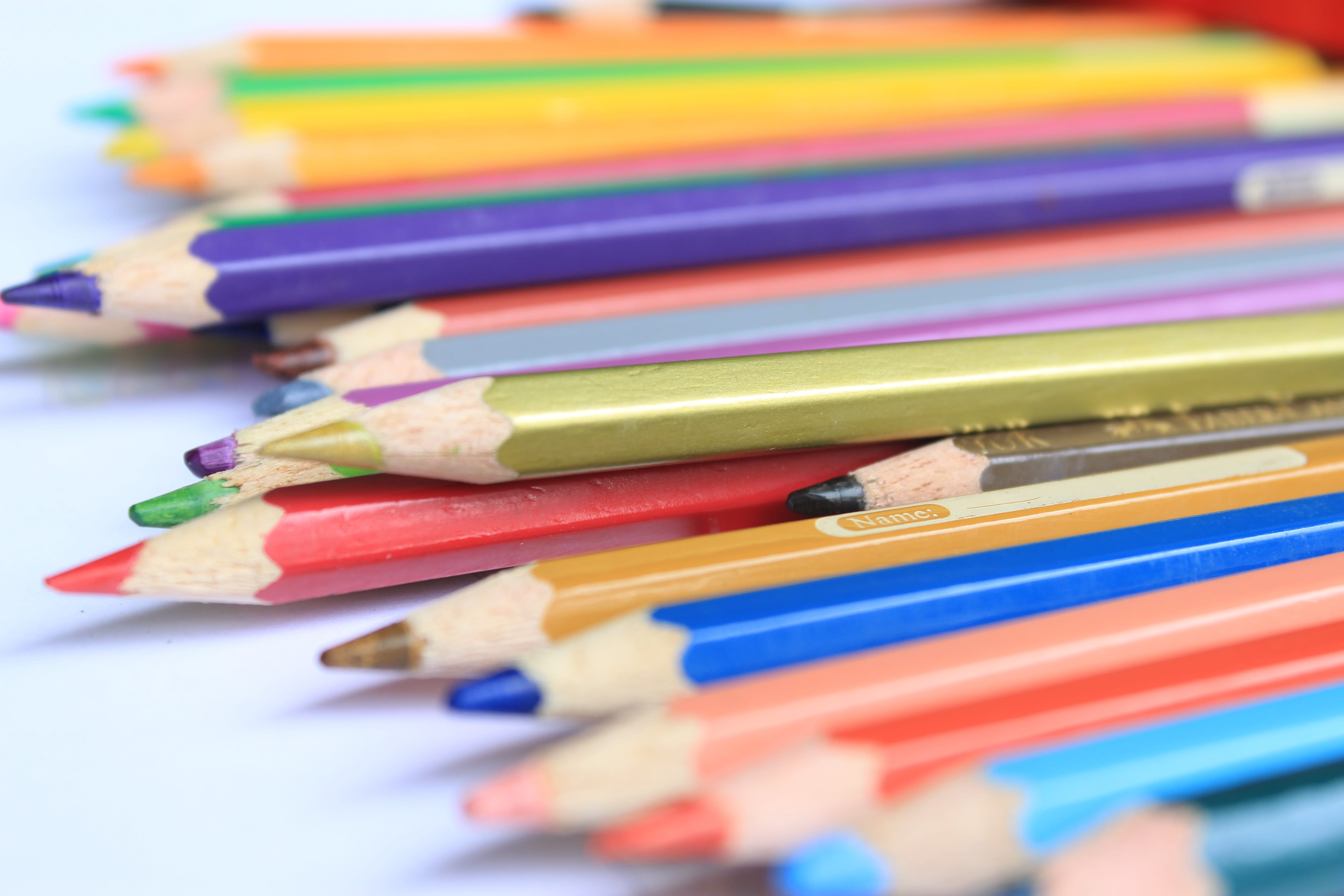 white background, studio shot, colour, group of objects, art and craft, education, writing instrument, variation, java, selective focus, multi colored, HD Wallpaper