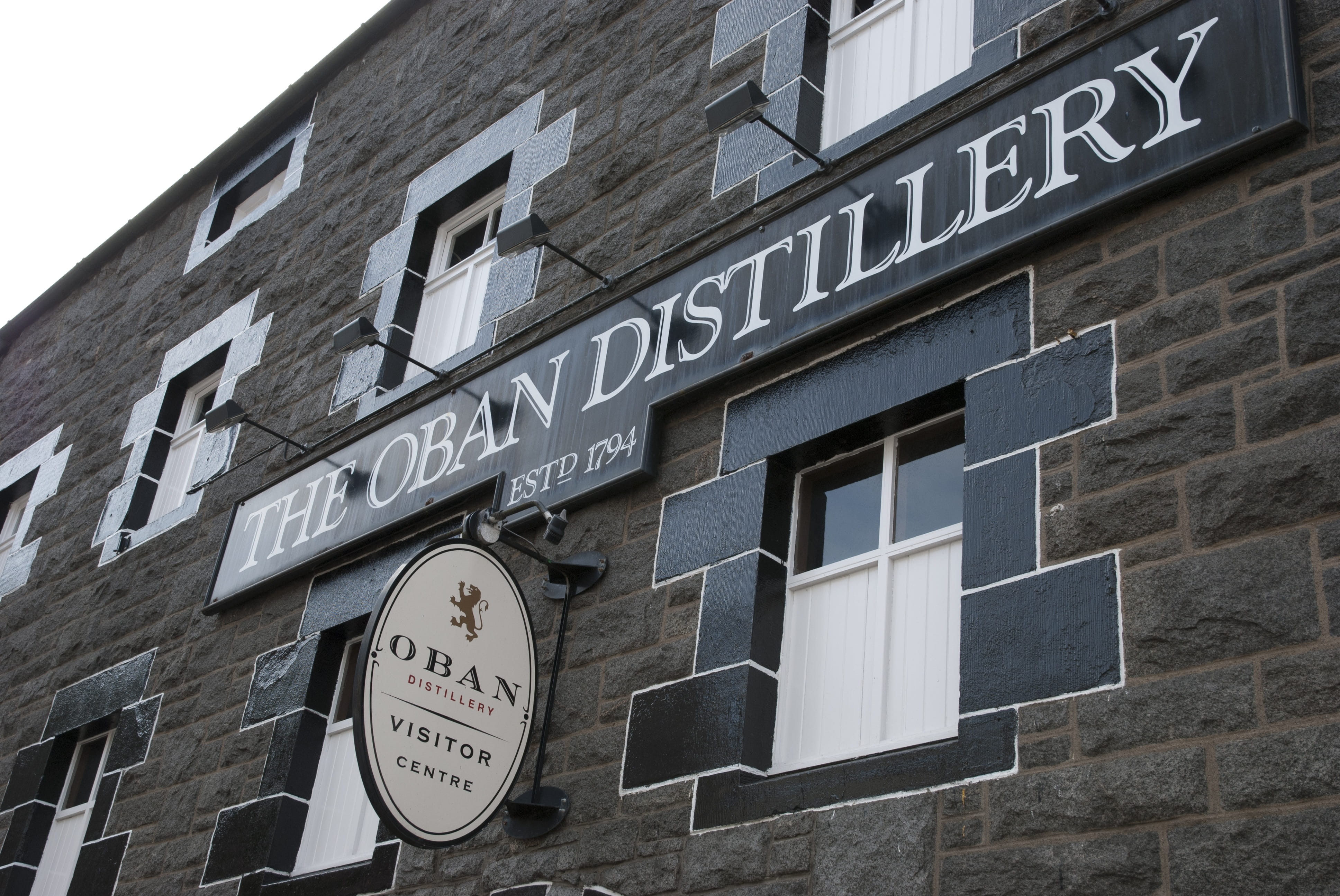 wall - building feature, day, Oban, 4K, information, city, western script, communication, outdoors, Scotland, no people, information sign, built structure, HD Wallpaper