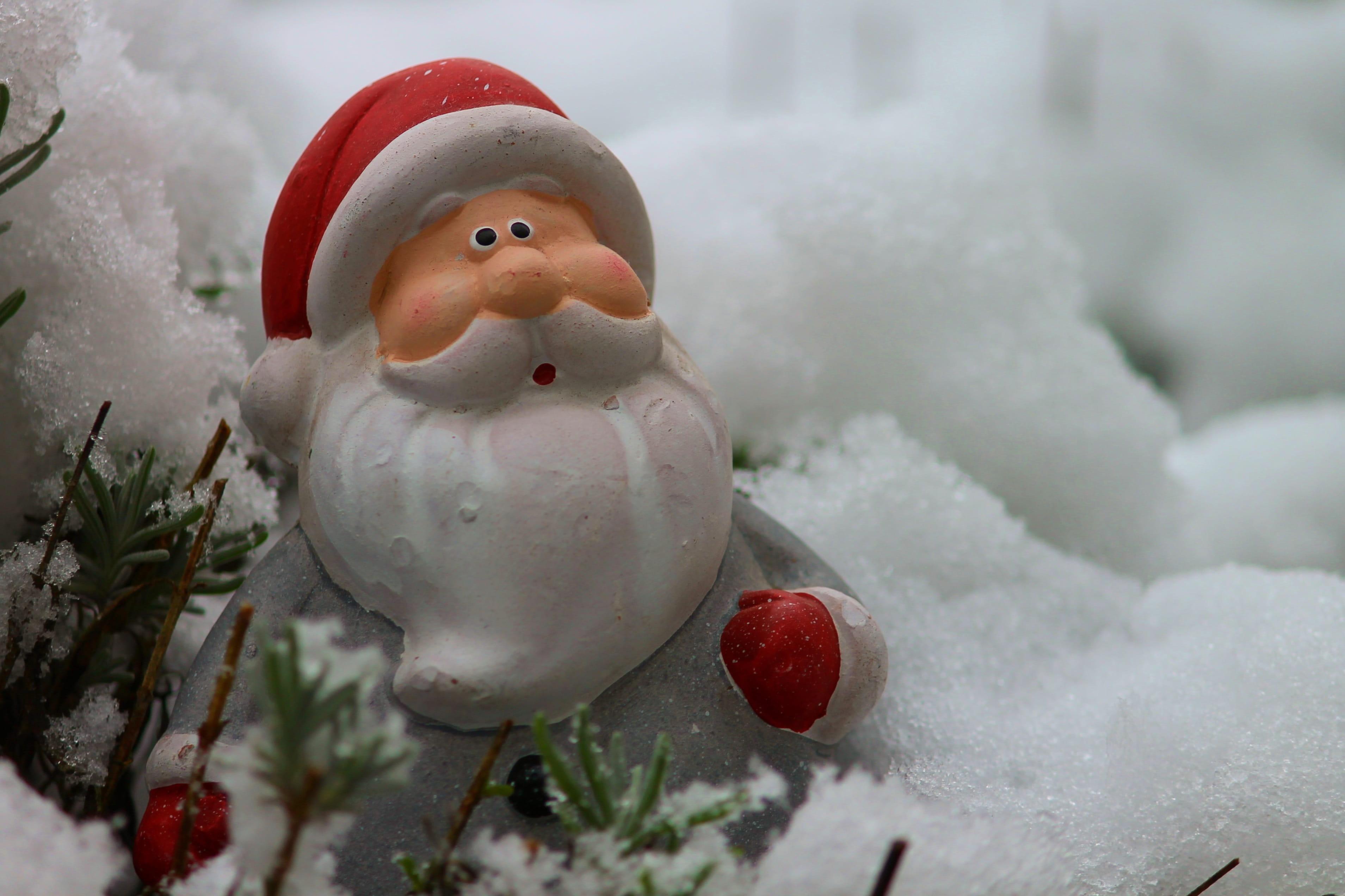 caught, snow, cold temperature, decoration, nature, christmas time, cap, art and craft, representation, christmas ornament, christmas, snowing, christmas figure, HD Wallpaper
