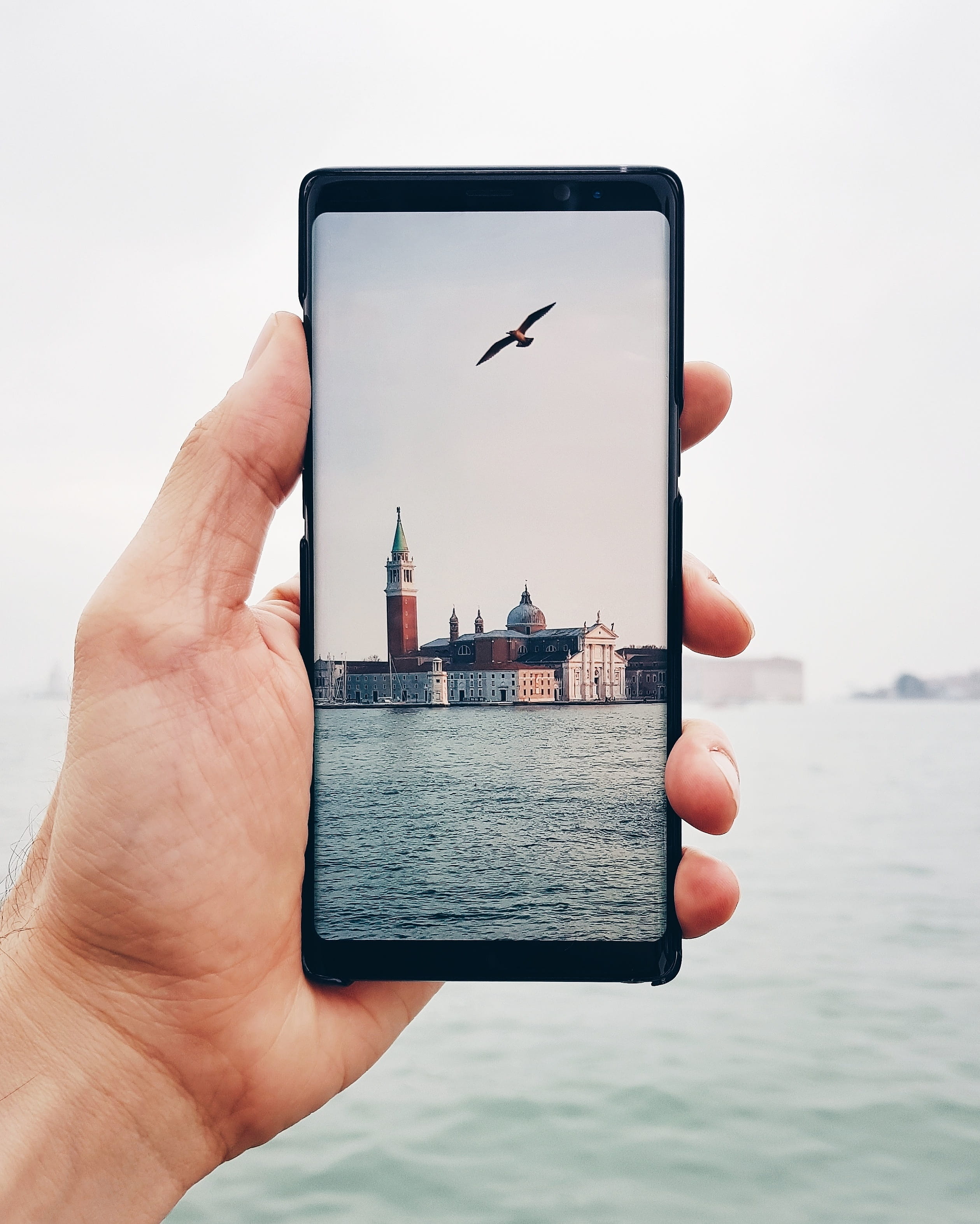 hand, wireless technology, outdoors, galaxy note 8, finger, sky, built structure, technology, communication, portable information device, connection, holding, Phone HD Wallpaper
