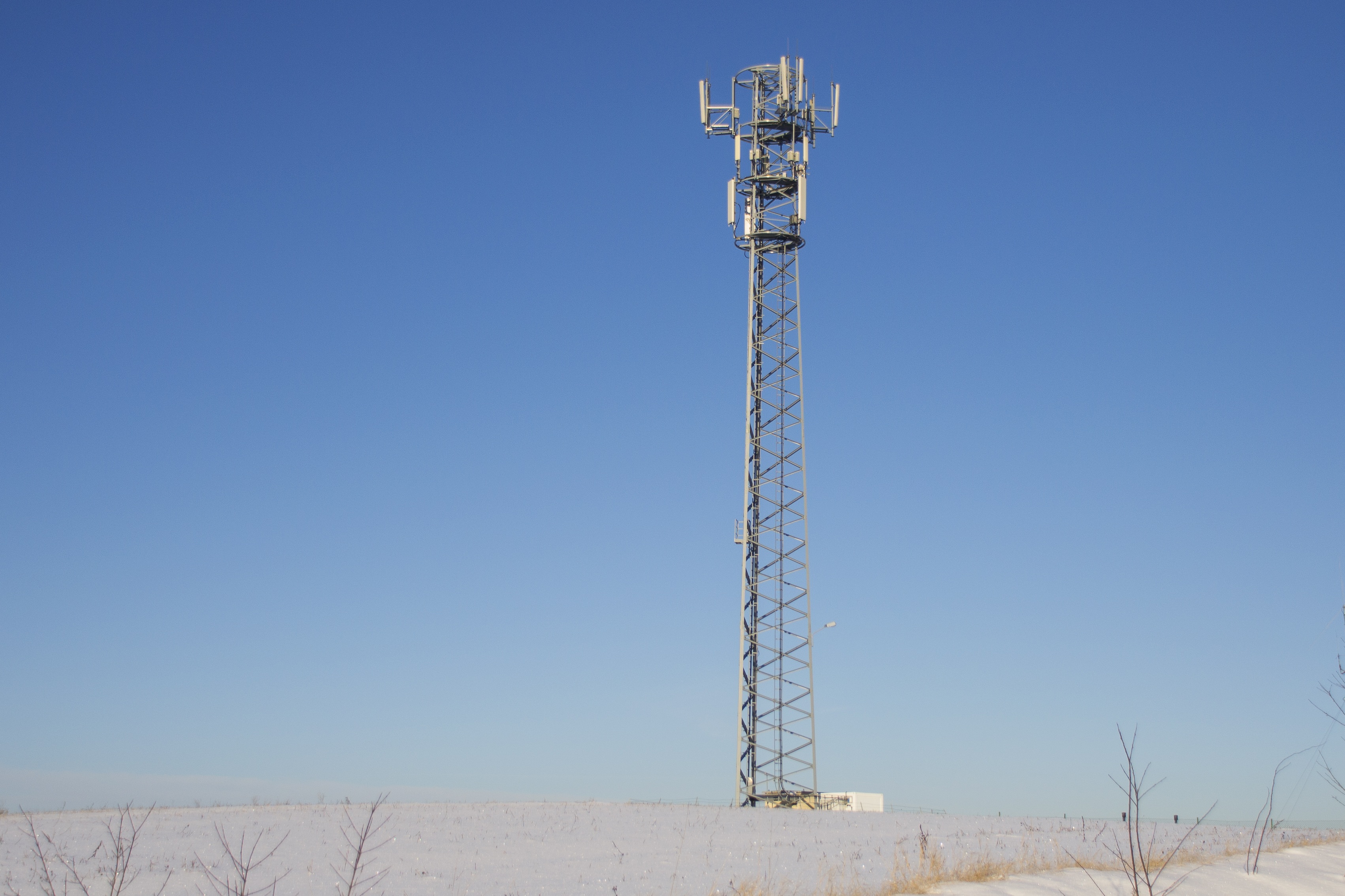 desert, architecture, tower, gsm telephony, low angle view, copy space, blue, technology and nature, gsm relay, built structure, arid climate, outdoors, HD Wallpaper