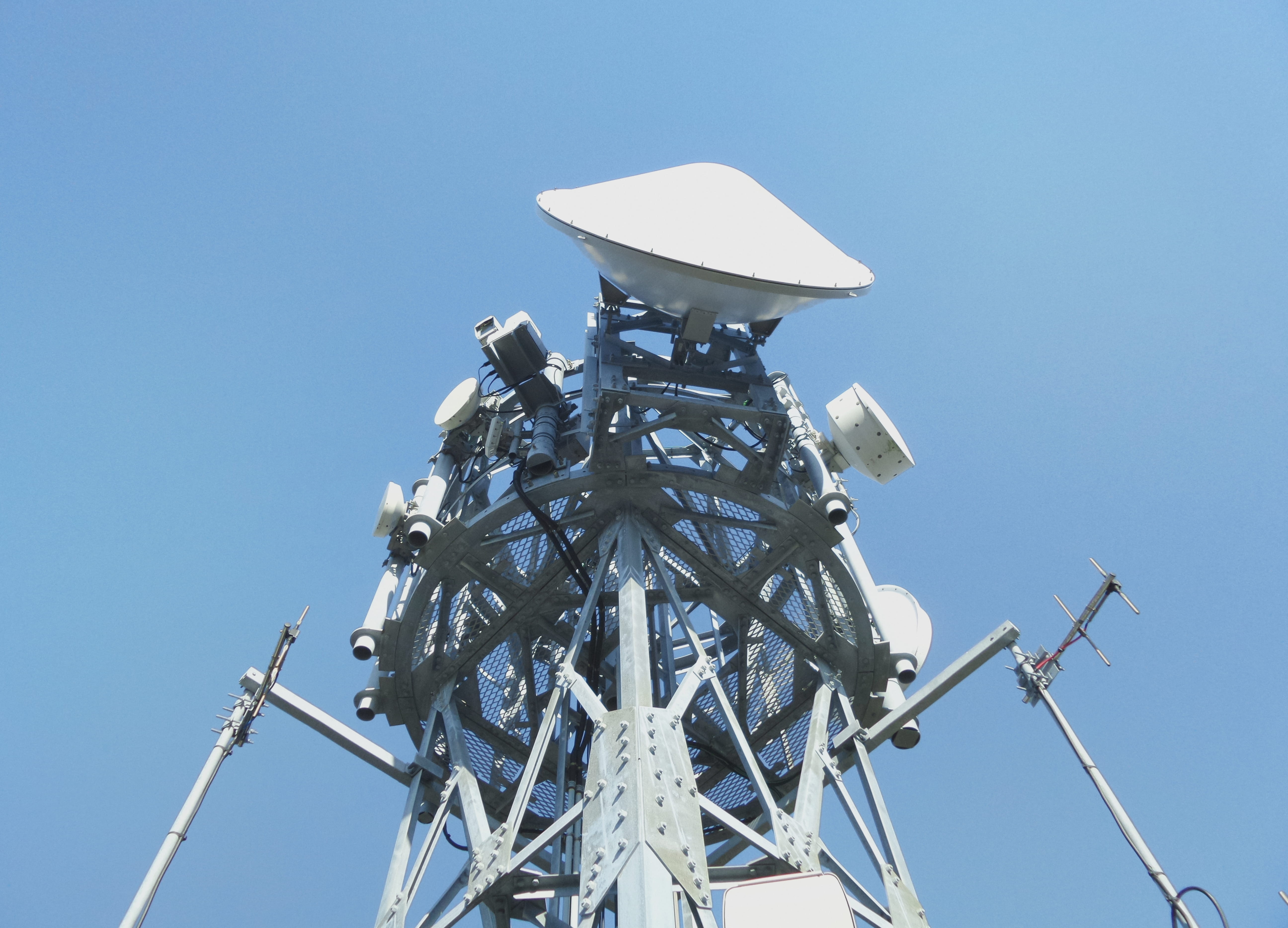 outdoors, built structure, waves, blue, satellite dish, global communications, network, tower, contact, nature, radio, relay, technology, mobile, antenna, HD Wallpaper