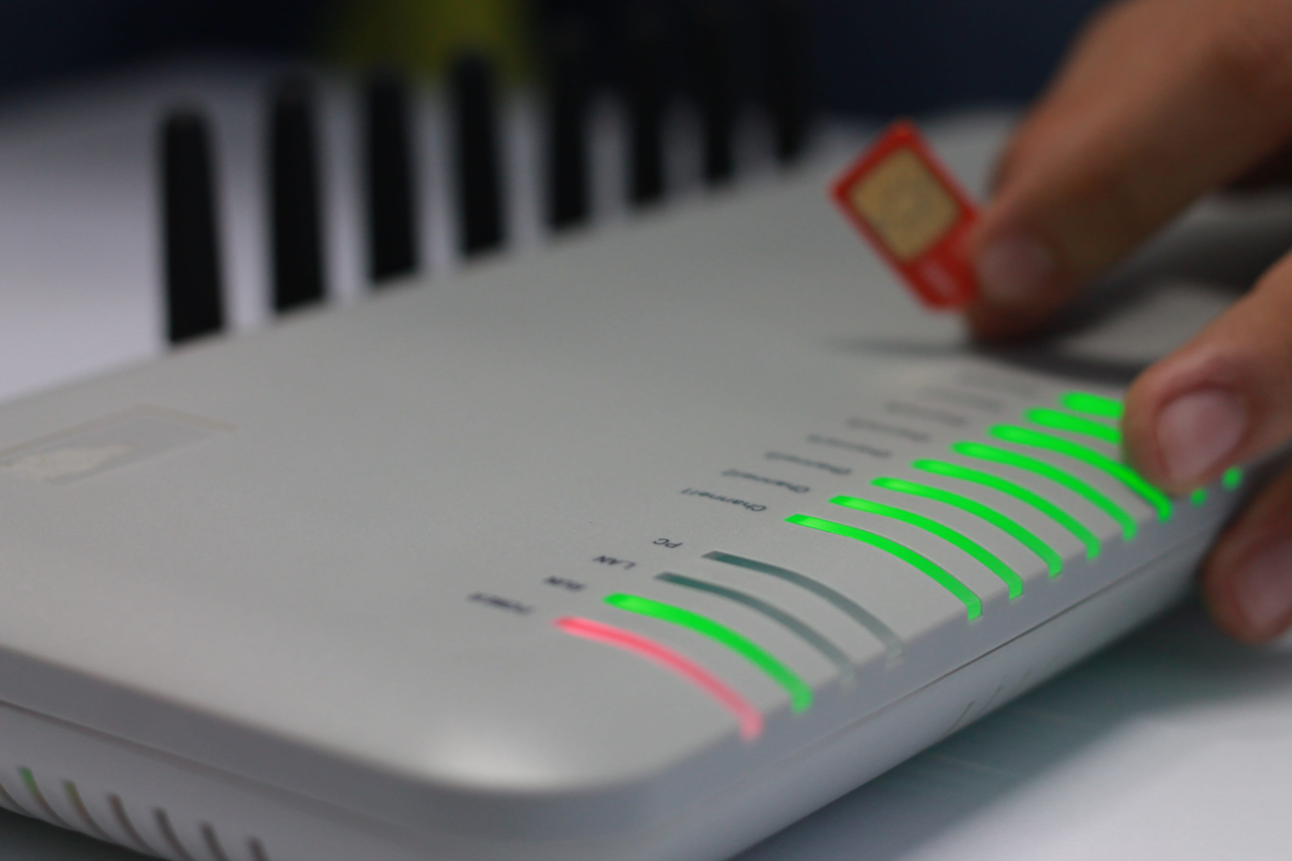 connection, chip, Cellular, close-up, one person, voice, indoors, business, computer, body part, holding, technology, Gsm, telephony, laser, cellular, human finger, HD Wallpaper