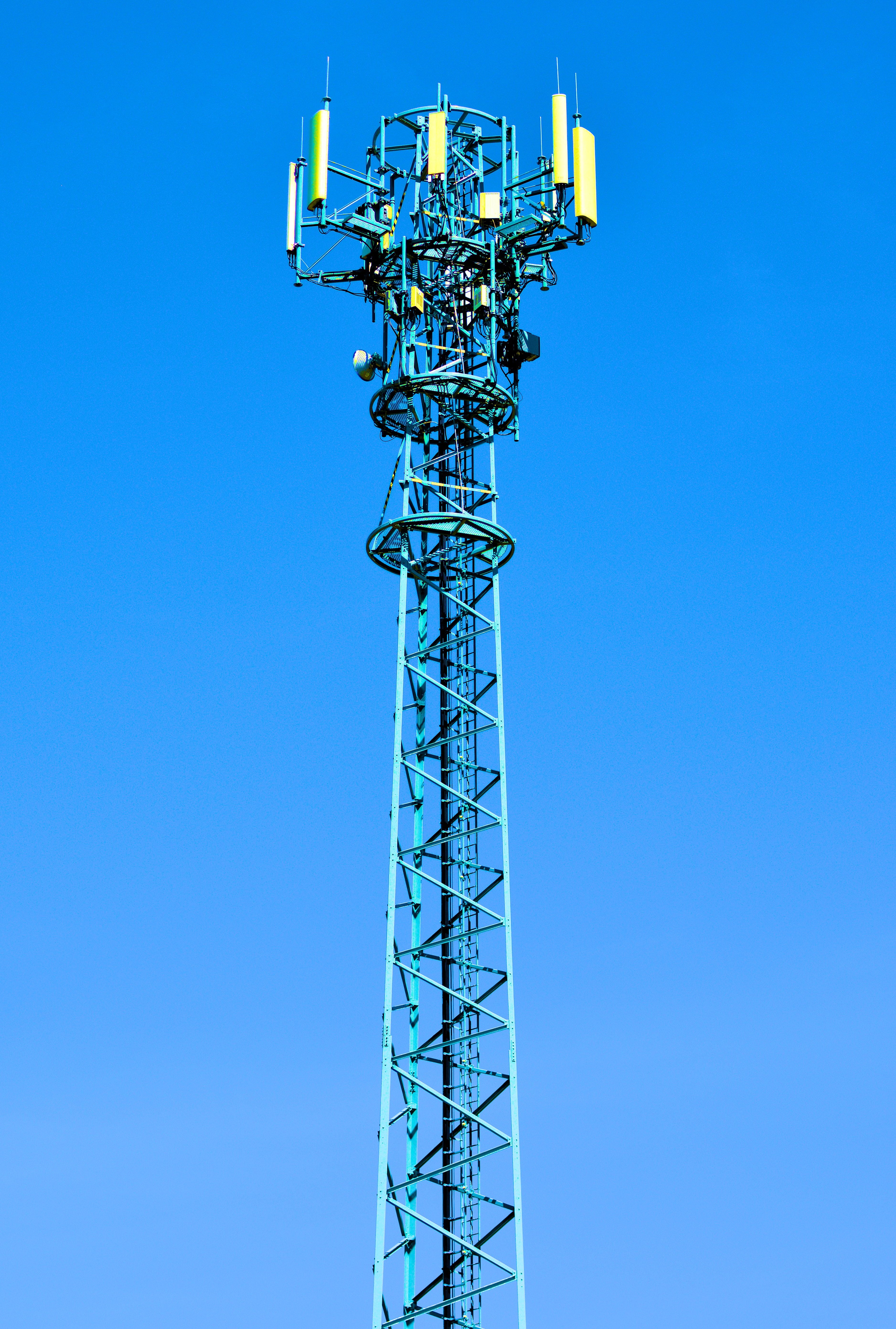 phone, broadcasting, electrical equipment, cell, antenna - aerial, clear sky, low angle view, satellite, built structure, electronics, technology, tower gsm, Phone HD Wallpaper