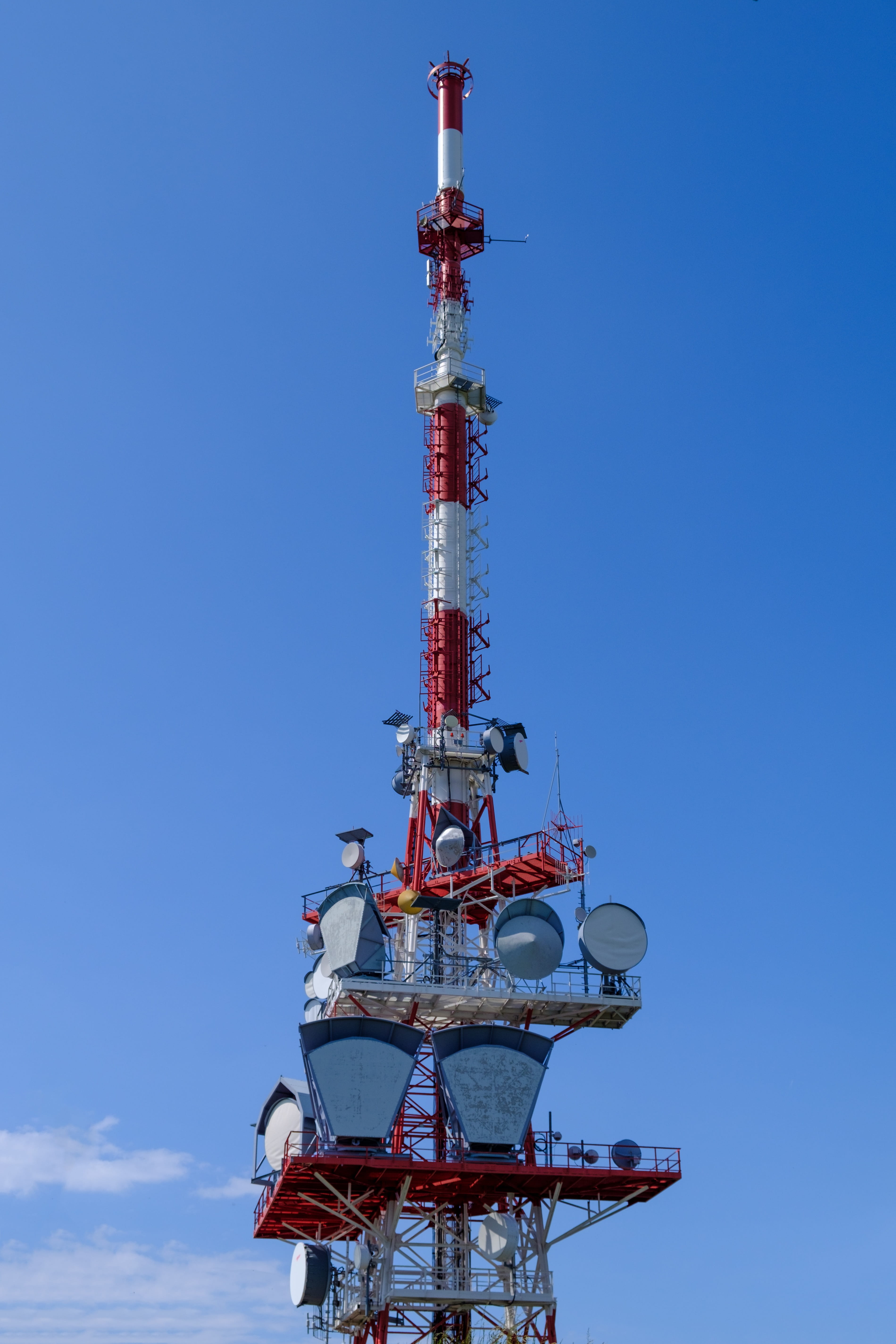 metal, sky, antennas, built structure, outdoors, communication, mobile antenna, day, industry, radio relay, copy space, transmission, antenna - aerial, Phone HD Wallpaper