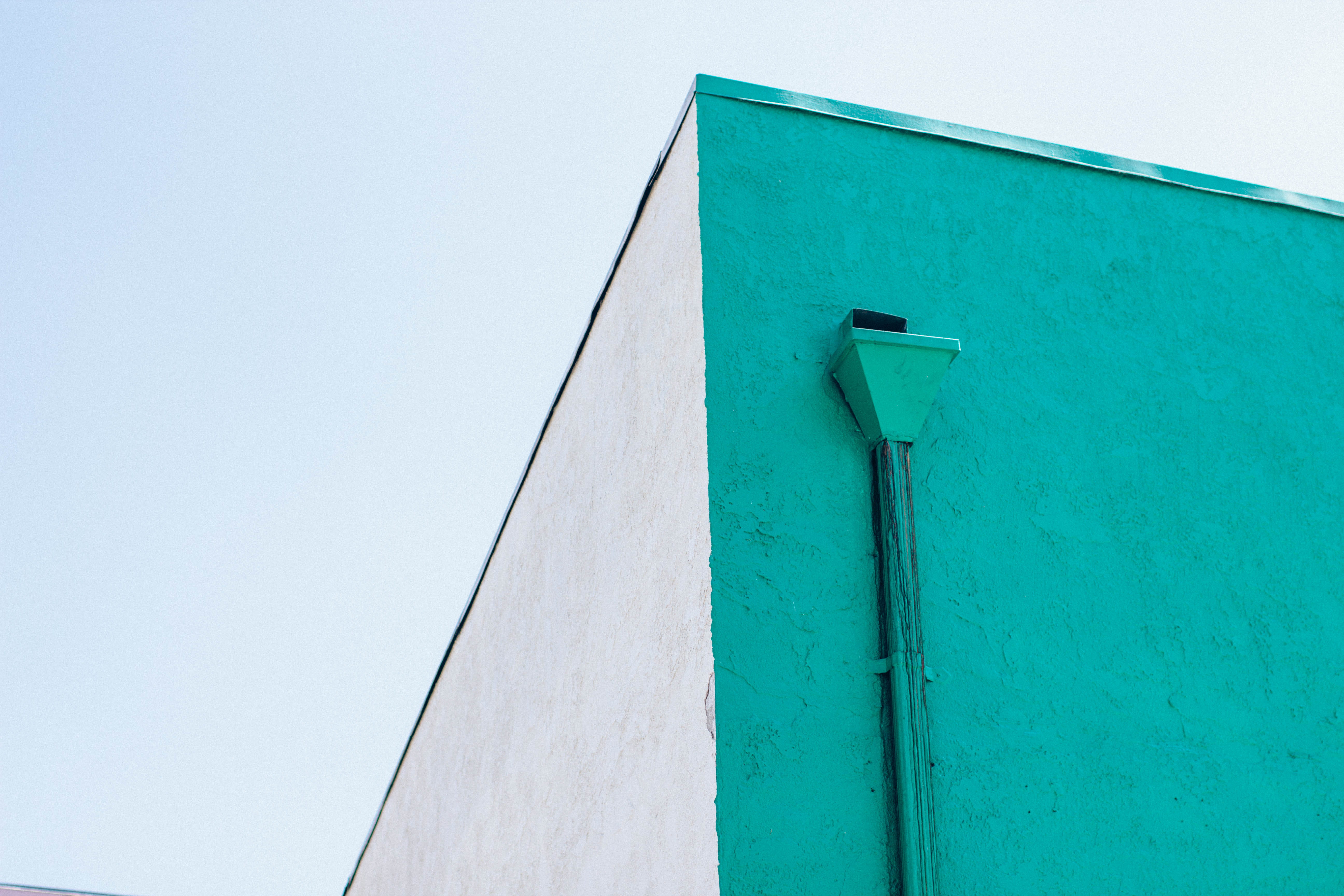 built structure, nature, outdoors, turquoise colored, 5K, copy space, green color, sky, simple, building, blue, urban, low angle view, power supply, metal, HD Wallpaper
