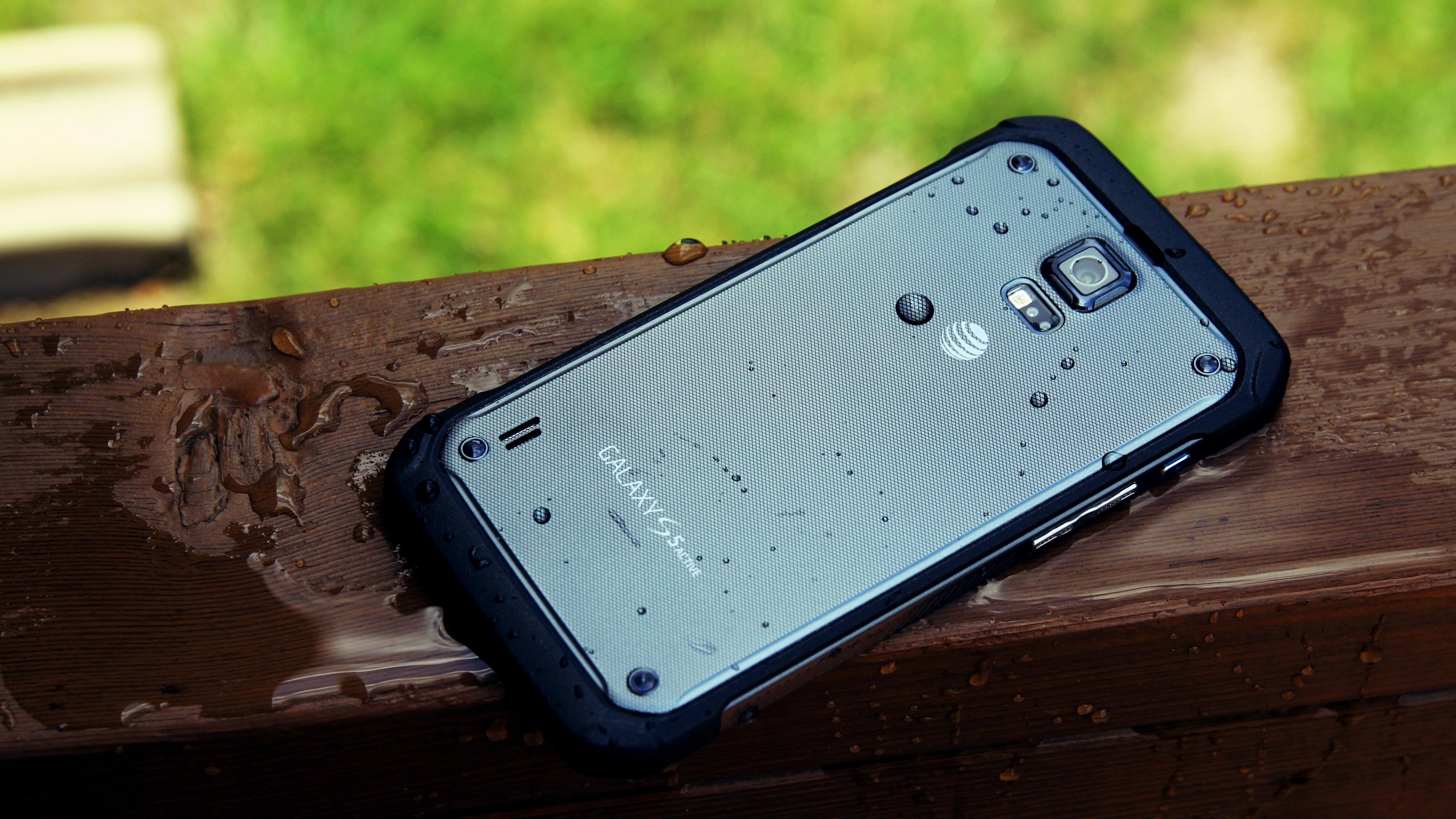 5K, brown, Samsung Galaxy S6 Active, wooden, samsung, black, galaxy, Best Smartphones 2015, surface, smartphone review, s, Samsung Galaxy family, HD Wallpaper