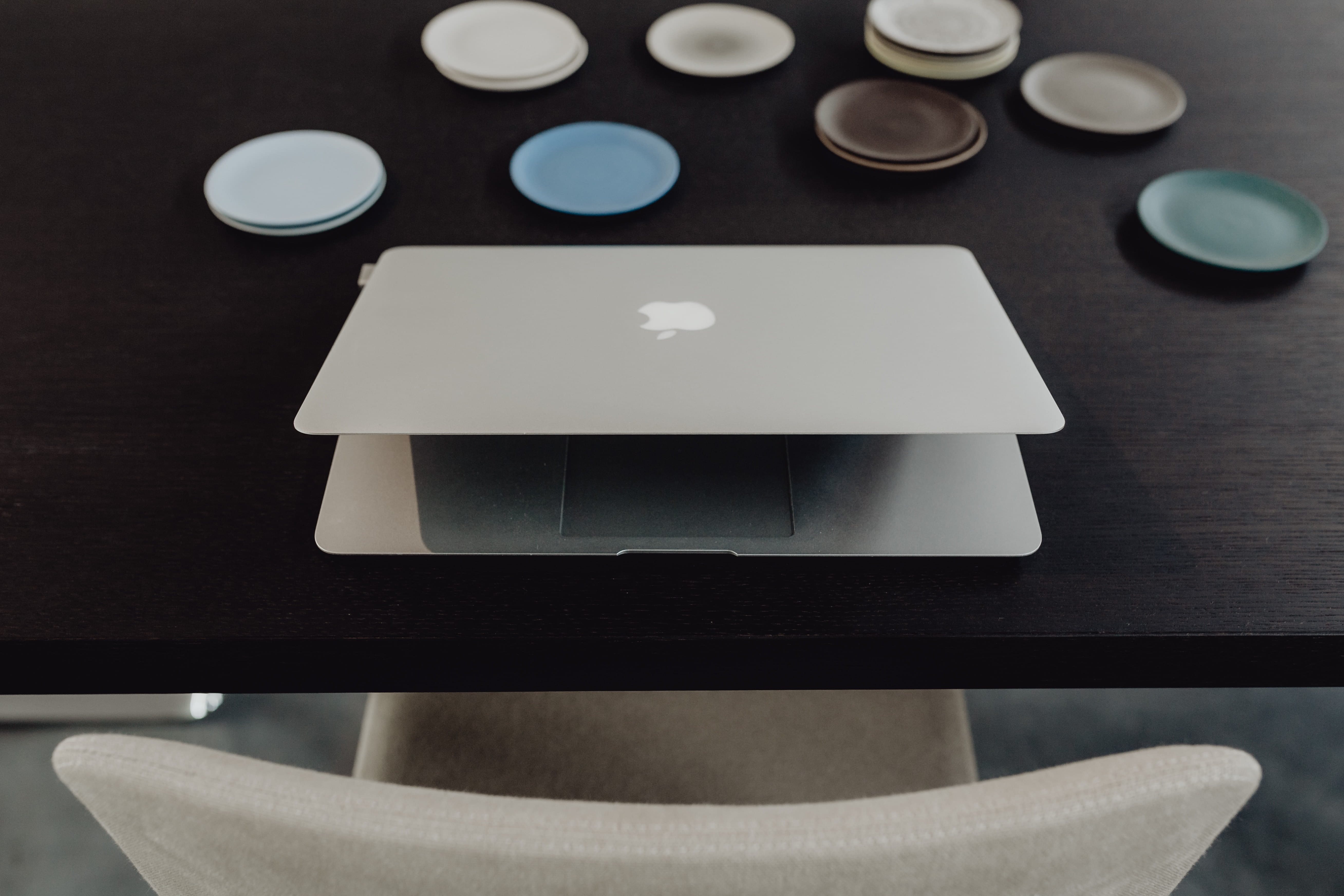 technology, white color, large group of objects, desk, furniture, absence, macbook, table, wood - material, computer, business, simplicity, paper, setting, HD Wallpaper
