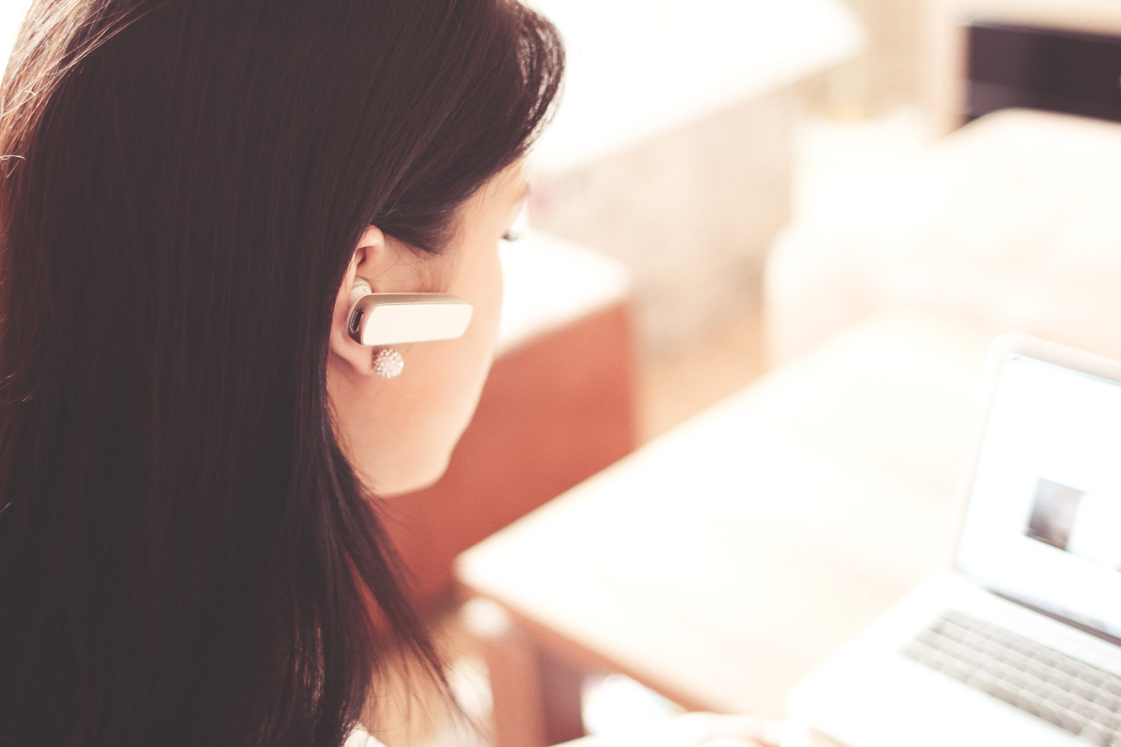 computer, telephone, hair, businesswoman, room, 4K, wireless, work, portrait, smart phone, bluetooth, adult, woman, connection, hands, girl, communication, HD Wallpaper