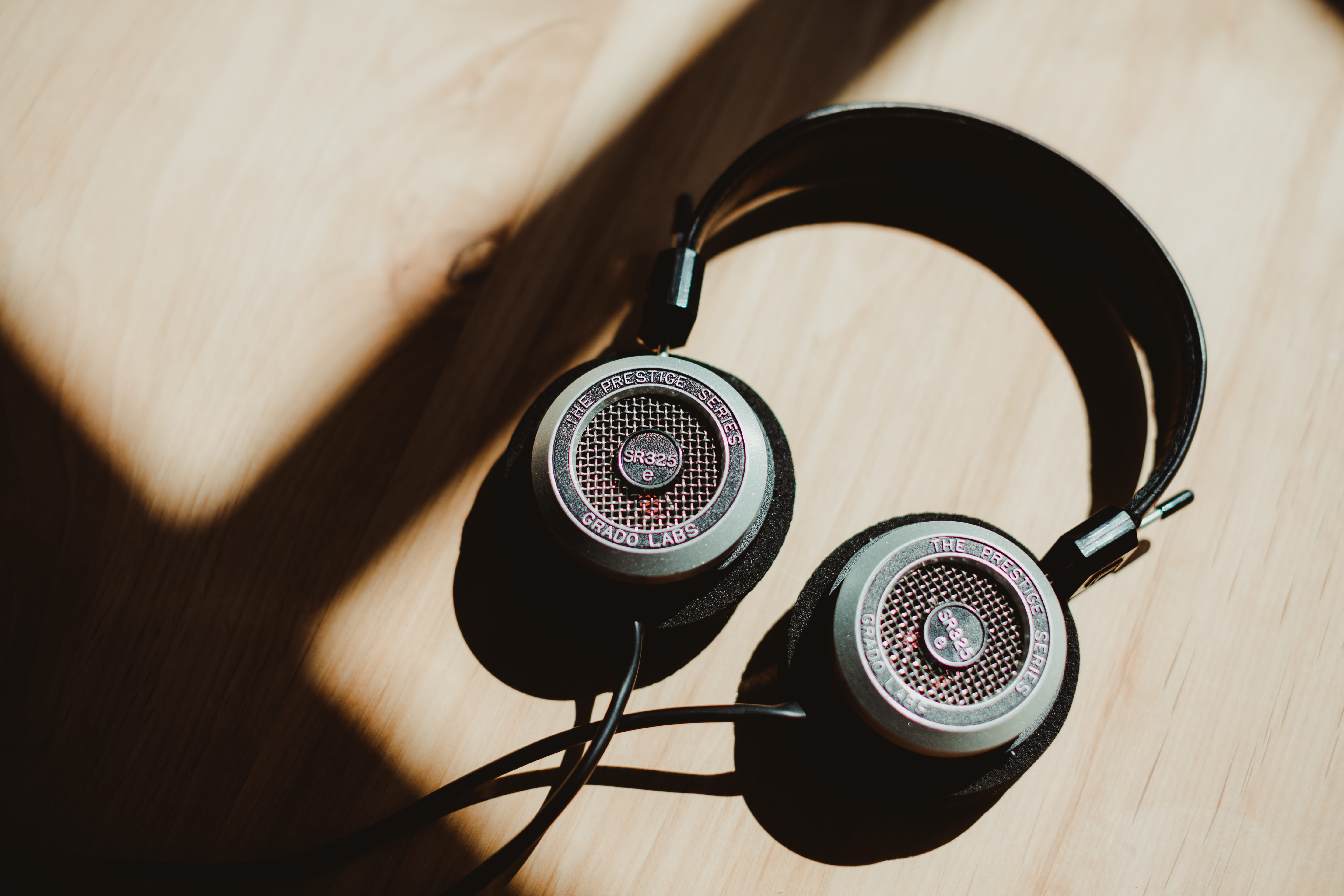 close-up, gray, directly above, metal, no people, arts culture and entertainment, headset, hipster, table, vintage headphones, listening, wood, headphones, HD Wallpaper