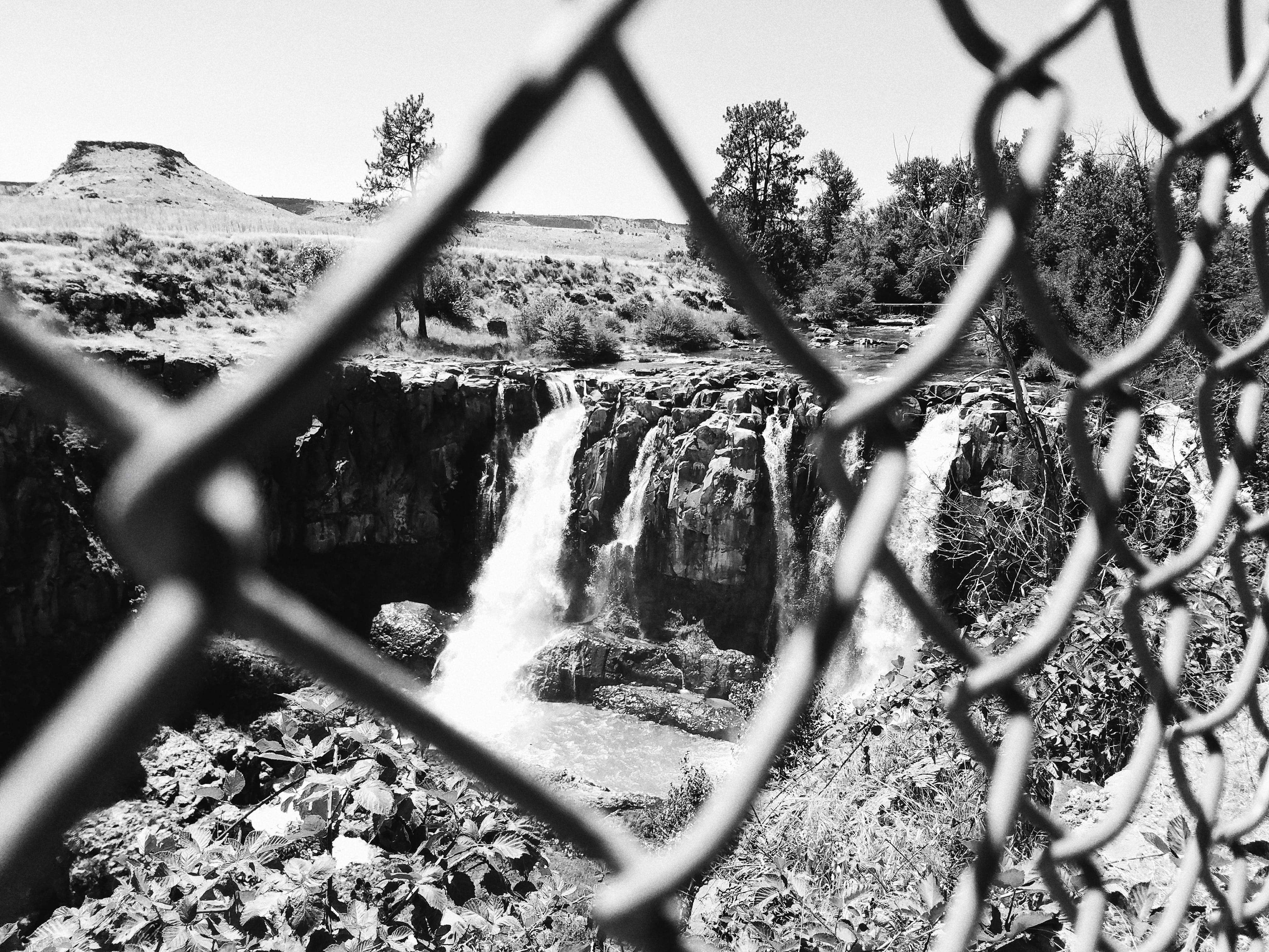 scenics - nature, security, chainlink fence, samsung, safety, pattern, sky, fence, water, close up, tree, focus on background, day, 4K, bandw, barrier, HD Wallpaper