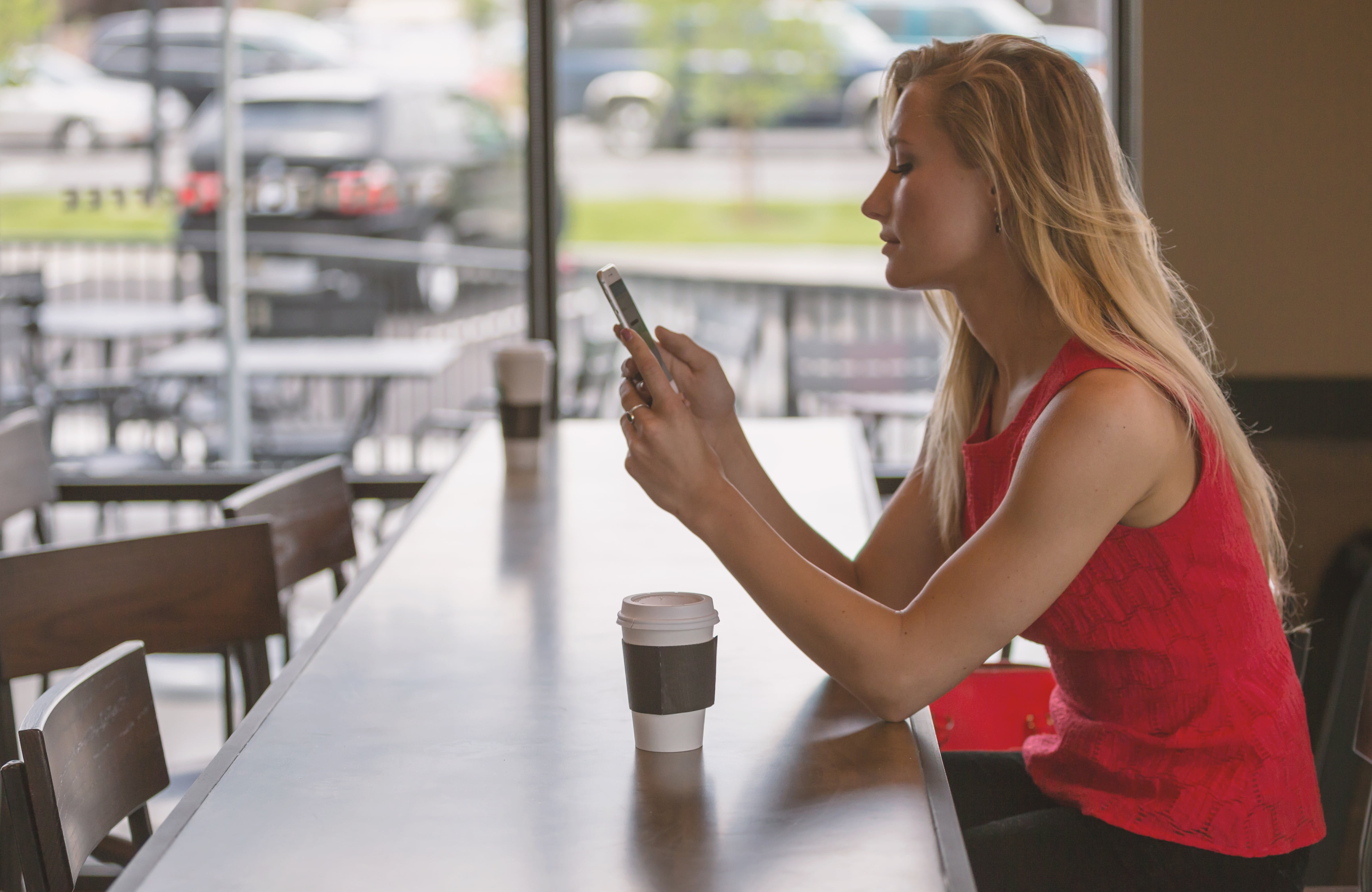 cafe, adult, relaxing, lifestyle, connection, mobile Phone, technology, women, beautiful woman, hair, internet, shirt, restaurant, young, portable information device, HD Wallpaper
