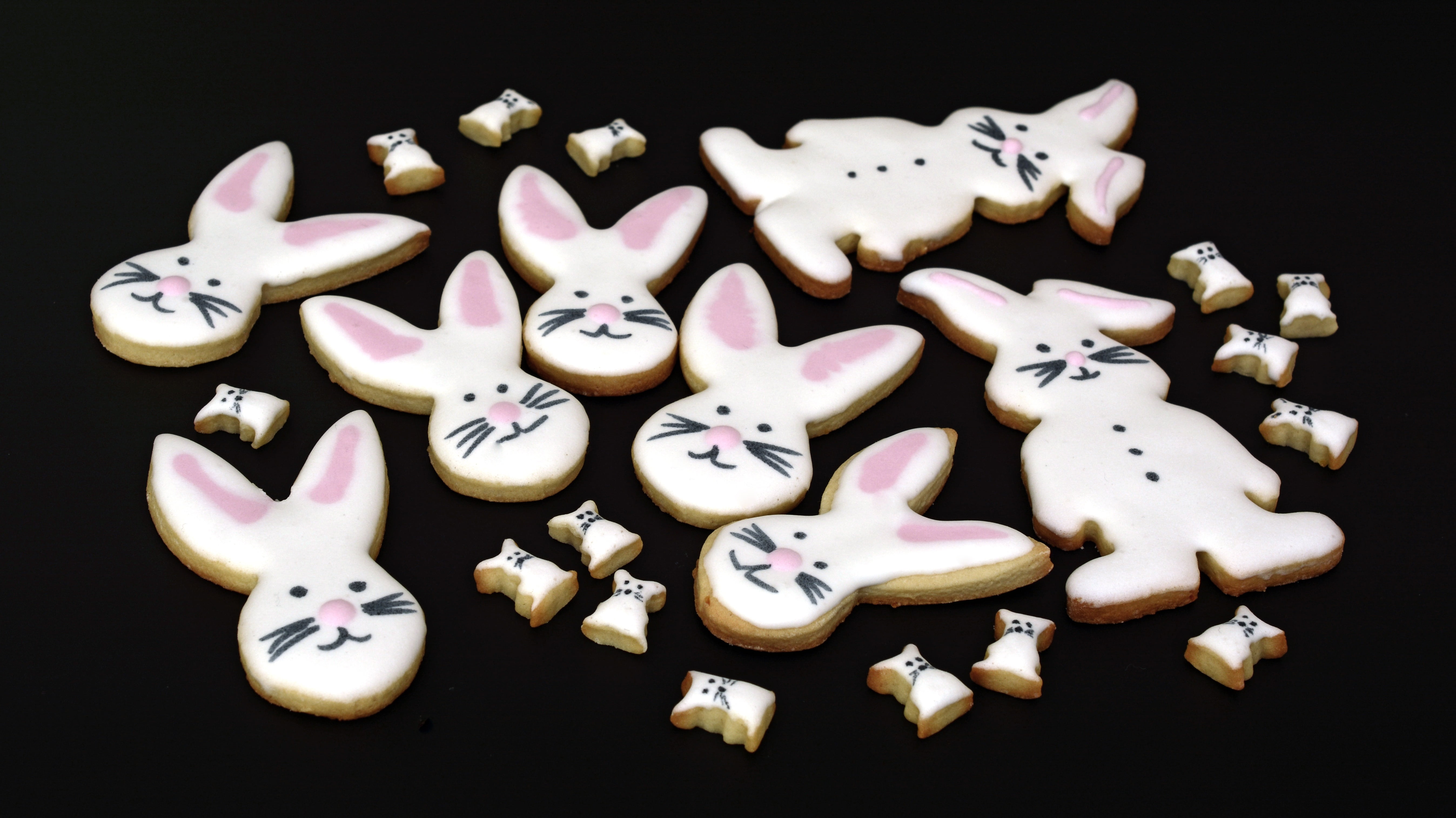 easter bunny, bunny face, freshness, representation, cookies, close-up, still life, studio shot, mammal, sweet food, white, baked food, dessert, rabbit ears, HD Wallpaper