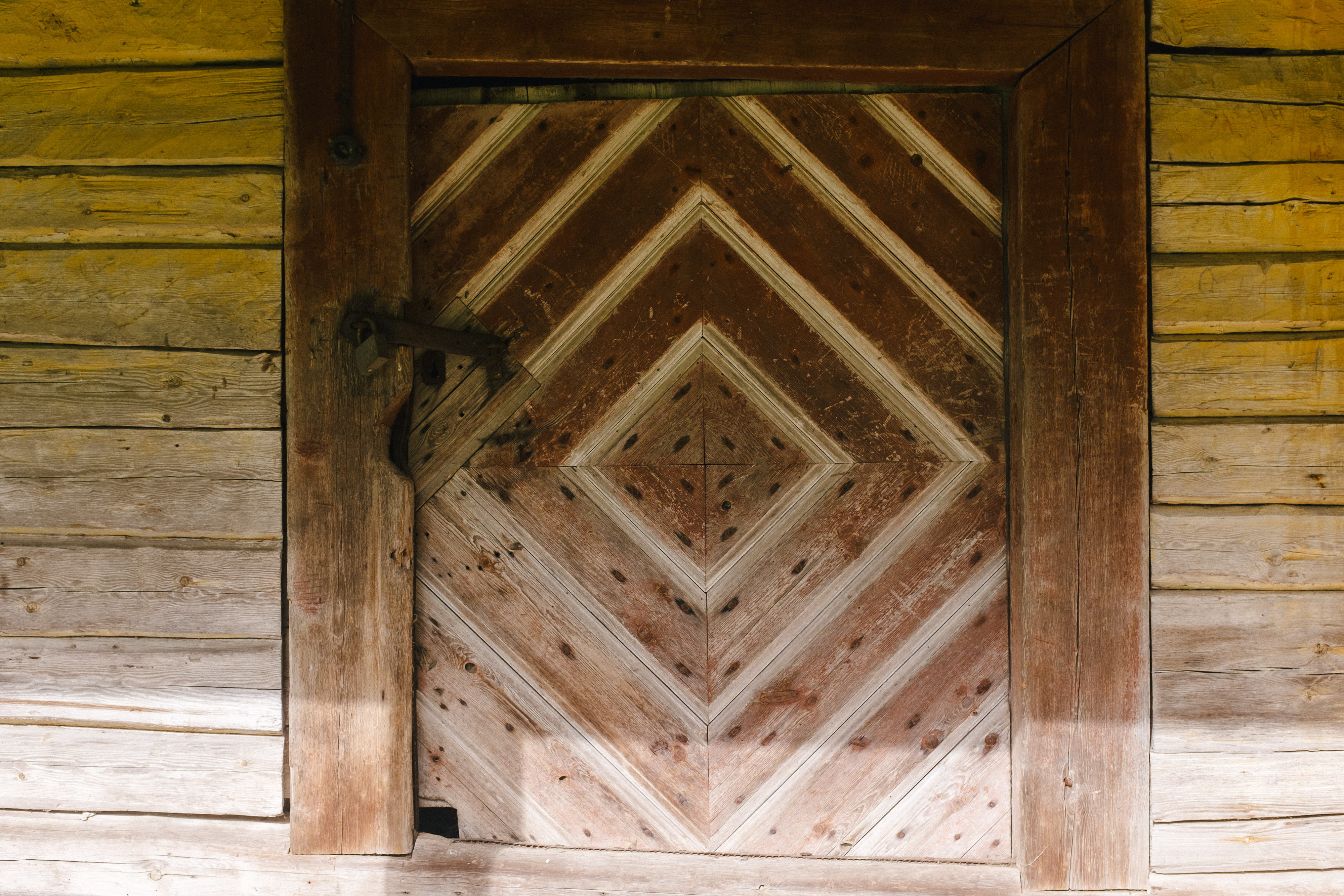 wall, closed, rustic, paint, white, texture, window, grunge, brown, pattern, ancient, design, black, log, building exterior, outdoors, door, gate, ceiling, HD Wallpaper
