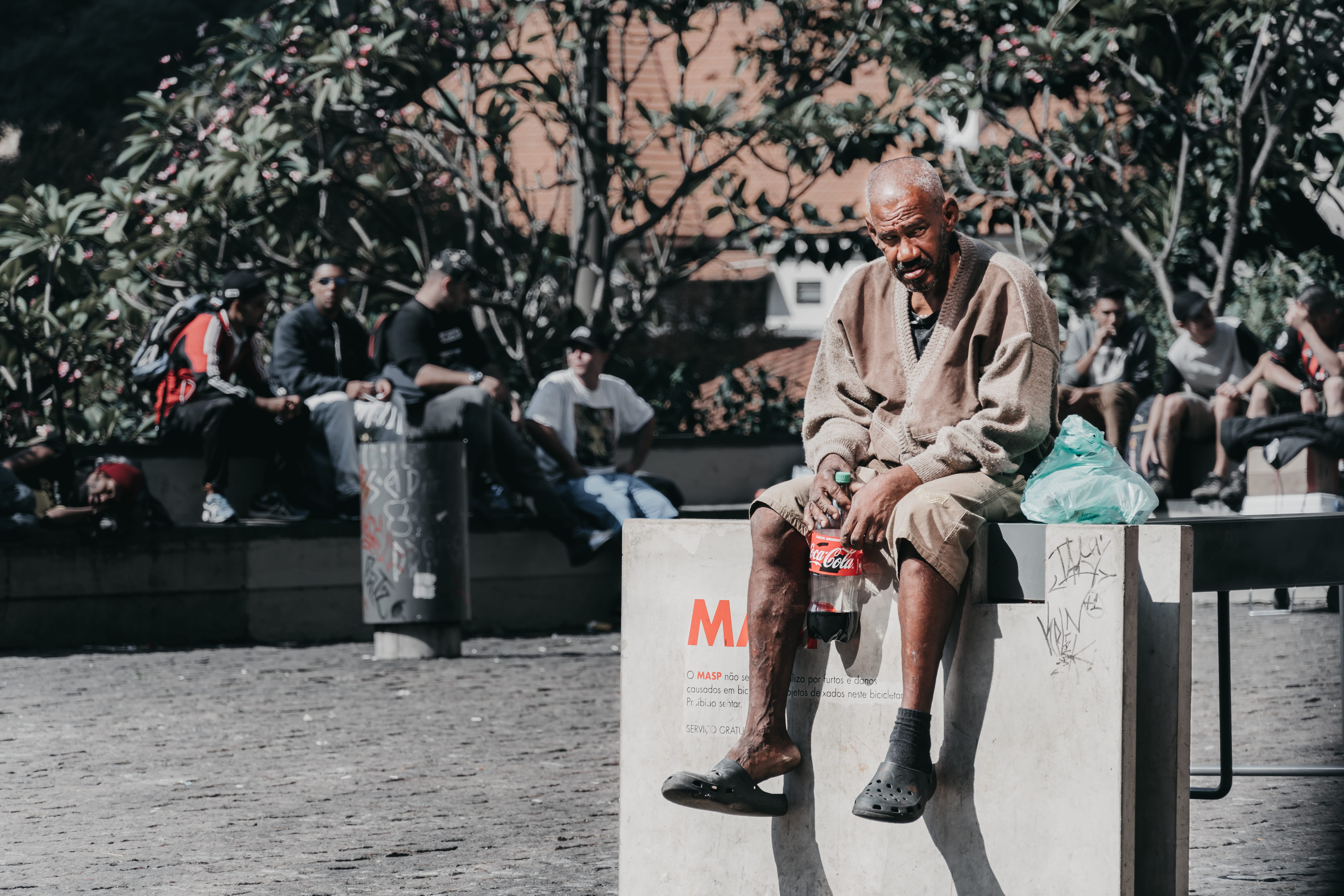 art and craft, day, real people, group of people, medium group of people, sculpture, sao paulo, hungry, statue, lifestyles, person, coat, representation, HD Wallpaper
