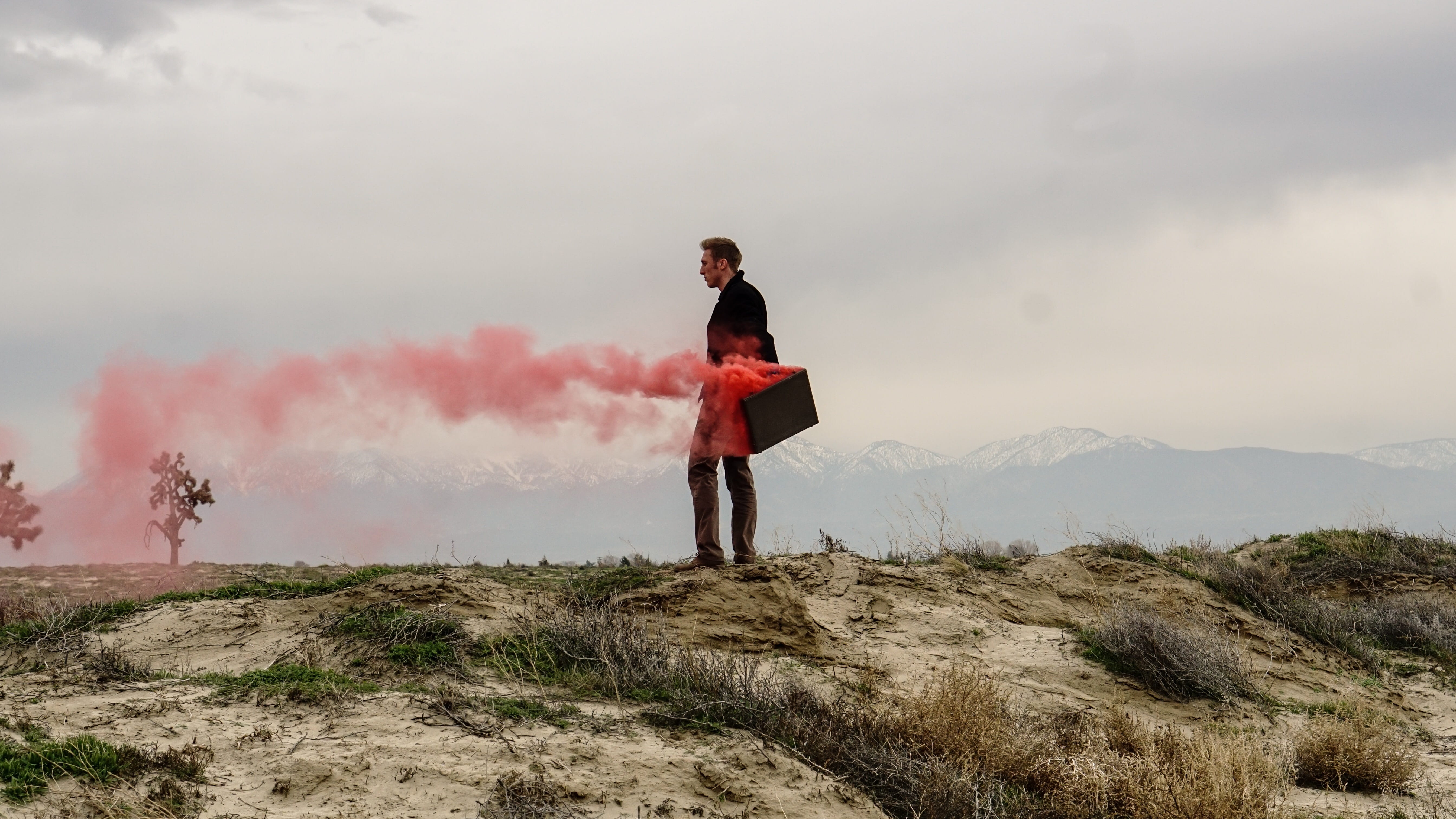 leisure activity, desolation, wander, suitcase, environment, united states, young adult, young men, lifestyles, 5K, desert, red, sand, lancaster, one person, HD Wallpaper