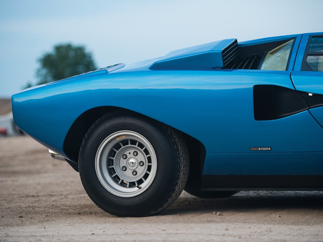 road, travel, outdoors, sky, car, nature, luxury, 720P, classic car, day, street, blue cars, wheel, profile view, parking, city, mode of transportation, HD Wallpaper