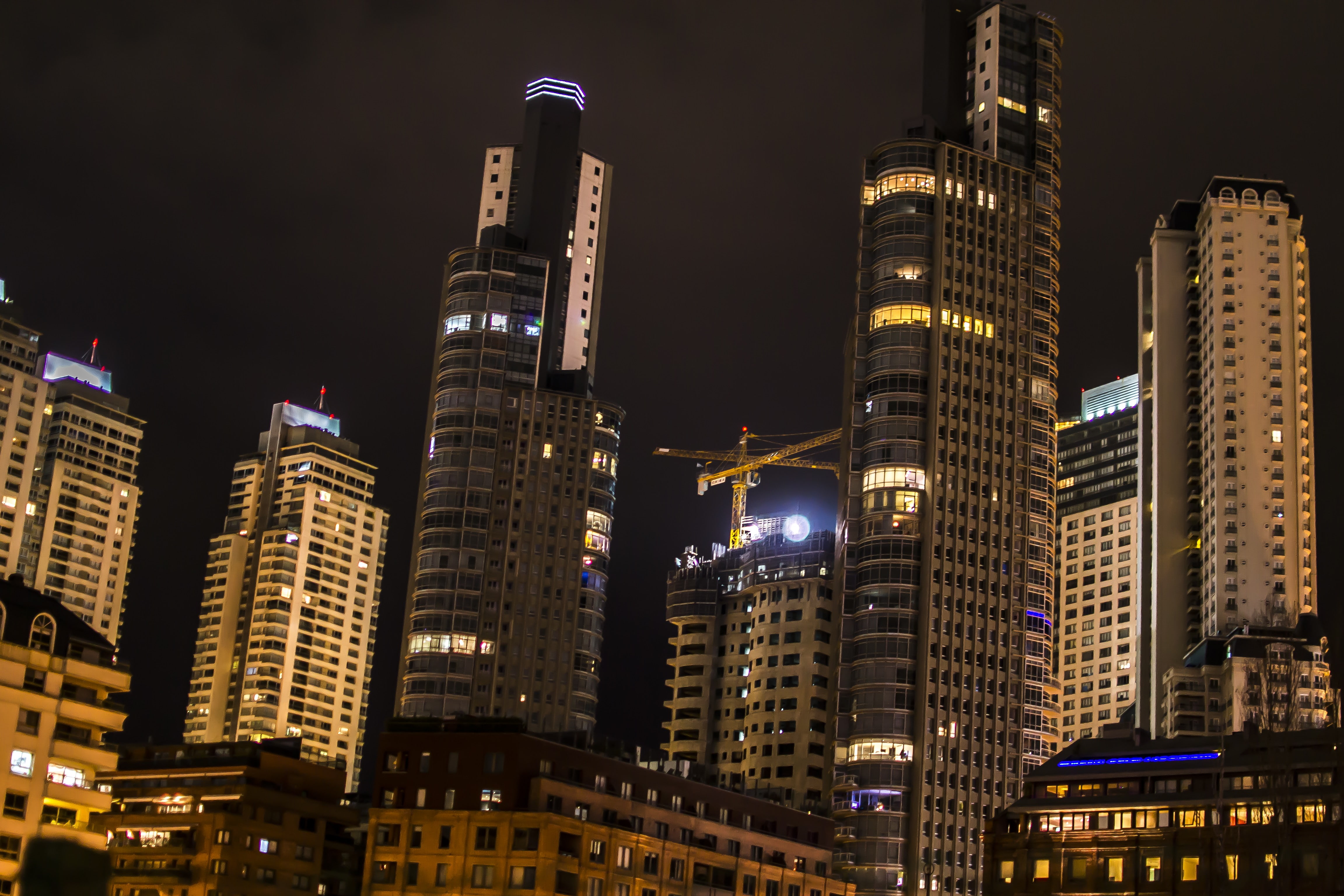 cranes, skyscraper, night, machine, 4K, cranes machine, city, HD Wallpaper
