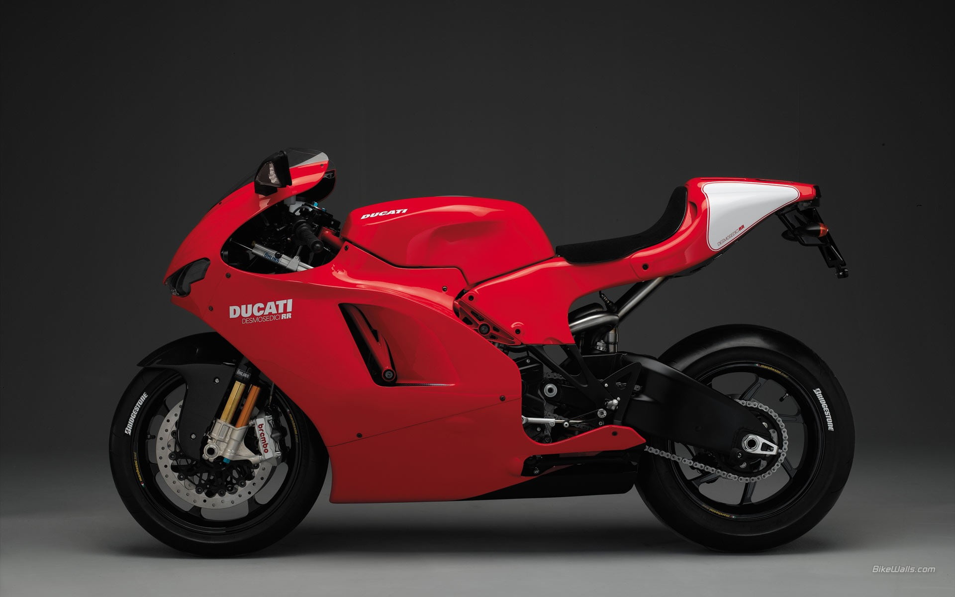 helmet, wheel, biker, sports helmet, headwear, driving, motorsport, sports race, red, 1080P, land vehicle, motorcycle, riding, transportation, studio shot, HD Wallpaper