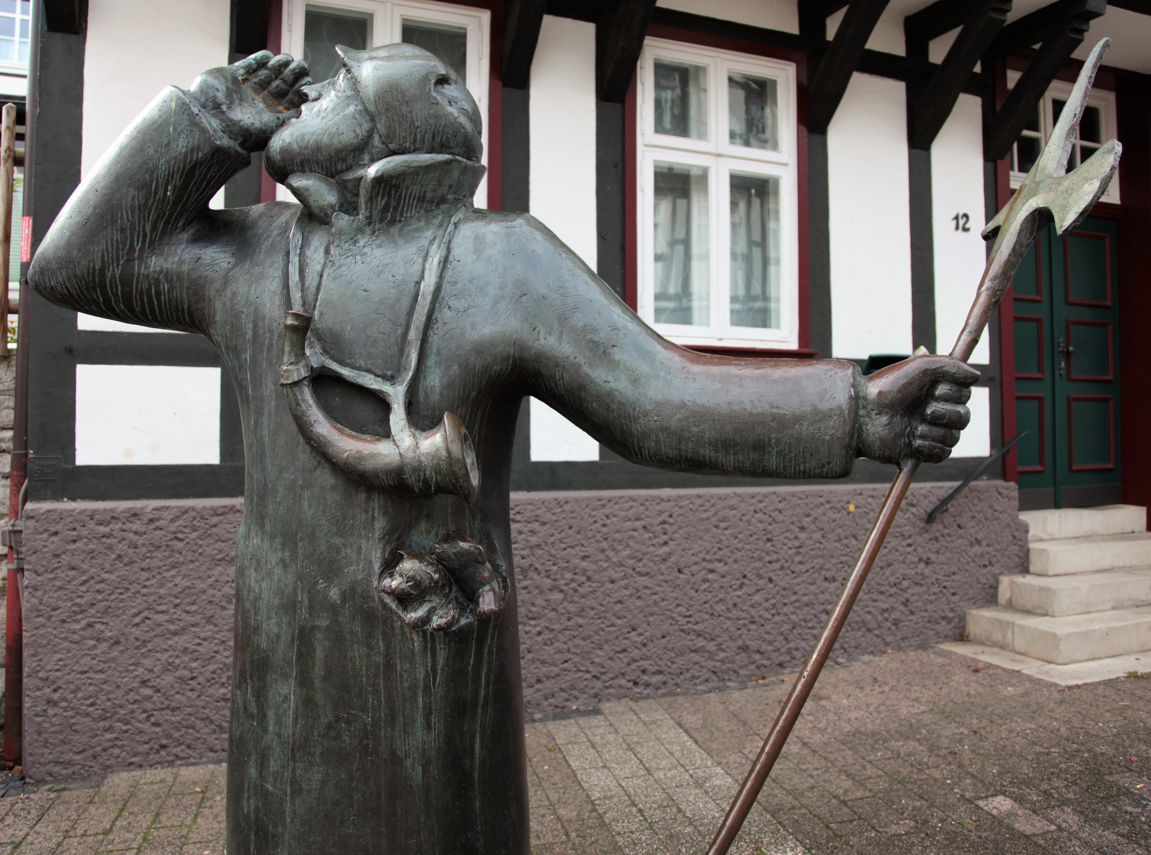 craft, guard, art and craft, horn, building exterior, 4K, protection, architecture, lance, old town, carving - craft product, creativity, night watchman, HD Wallpaper