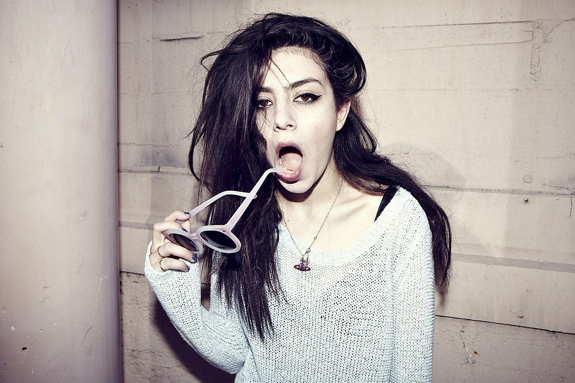 women, hairstyle, indoors, casual clothing, leisure activity, Charli XCX, looking at camera, beautiful woman, headshot, singer, mouth open, dirty, lifestyles, HD Wallpaper