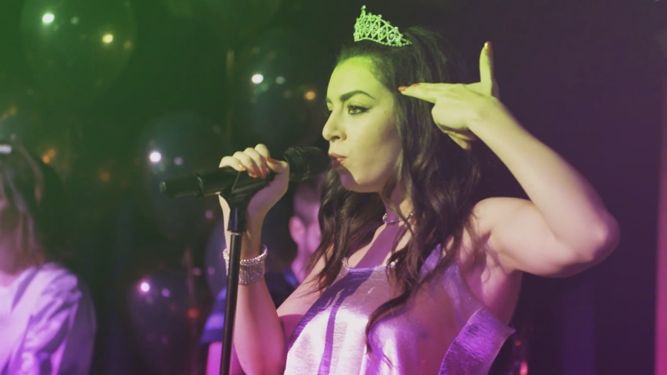 real people, beautiful woman, singing, concert, music, long hair, human arm, hairstyle, concerts, fashion, 720P, lifestyles, Charli XCX, one person, stage, HD Wallpaper