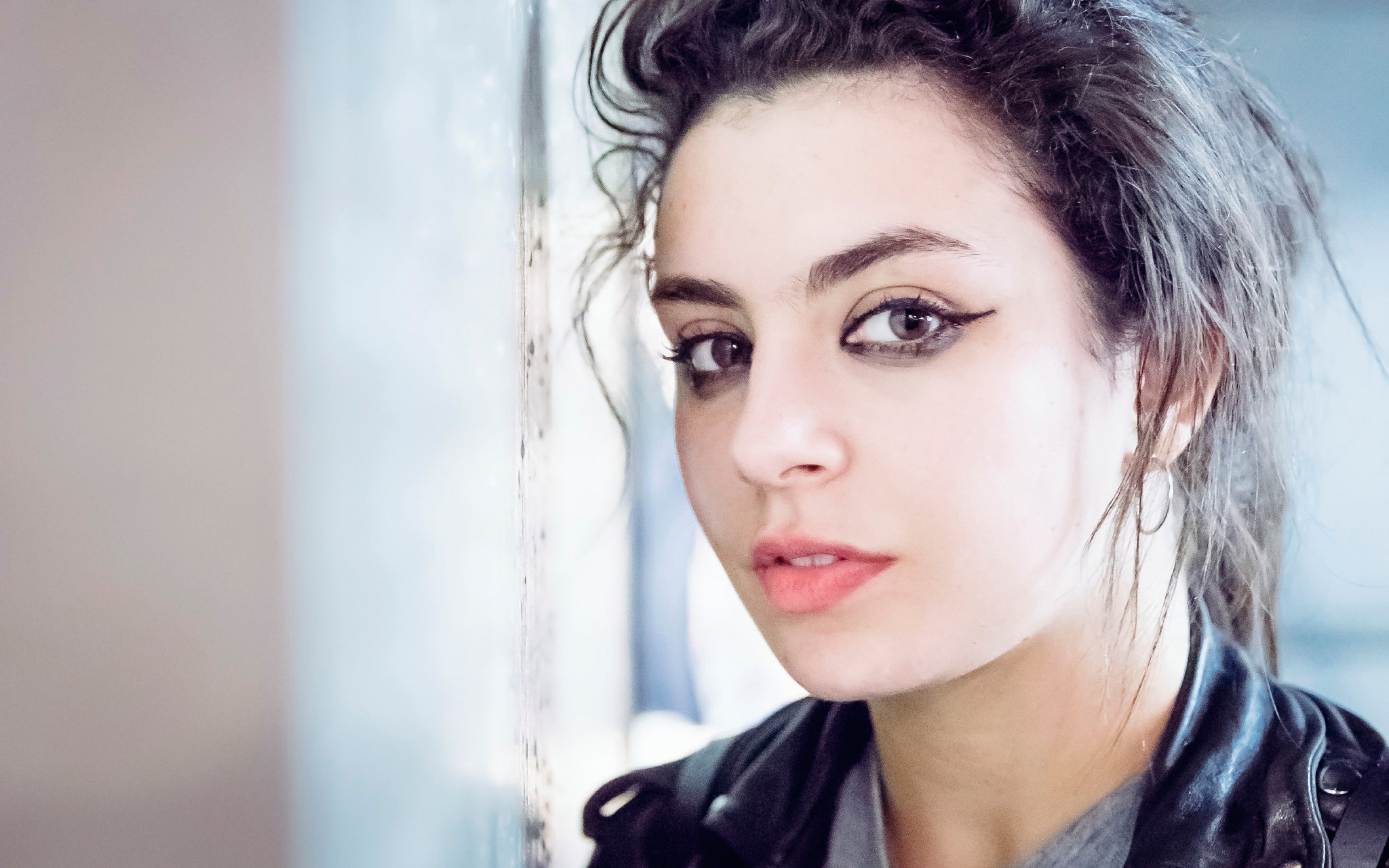 charli xcx, make-up, face, singer backgrounds, 4K, HD Wallpaper