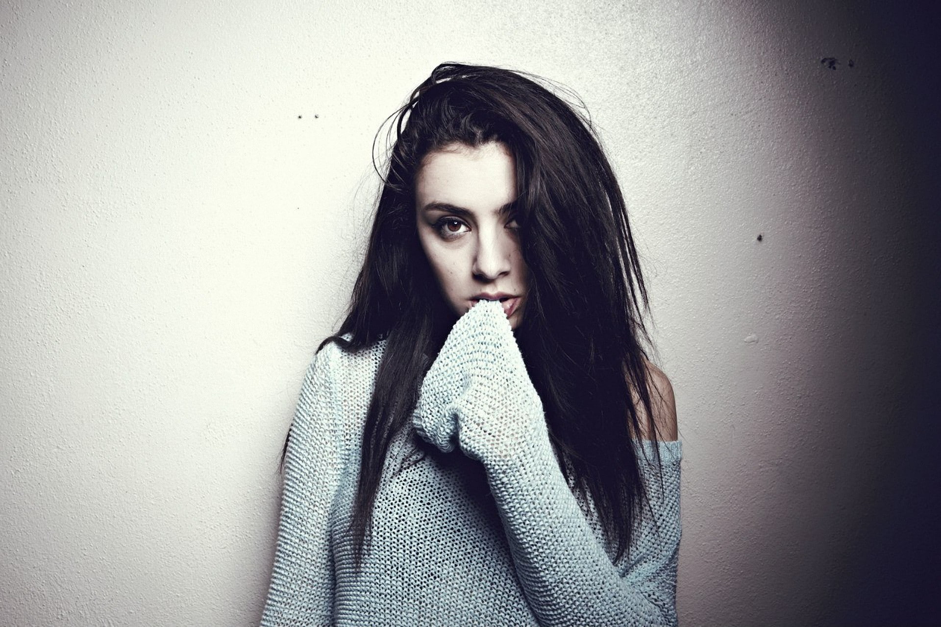 Koury Angelo, women, xcx, 1080P, Charlotte Emma Aitchison, sweater, photos, «Milk Made», grey, Charli XCX, 2013, charli, Charlie, s, HD Wallpaper