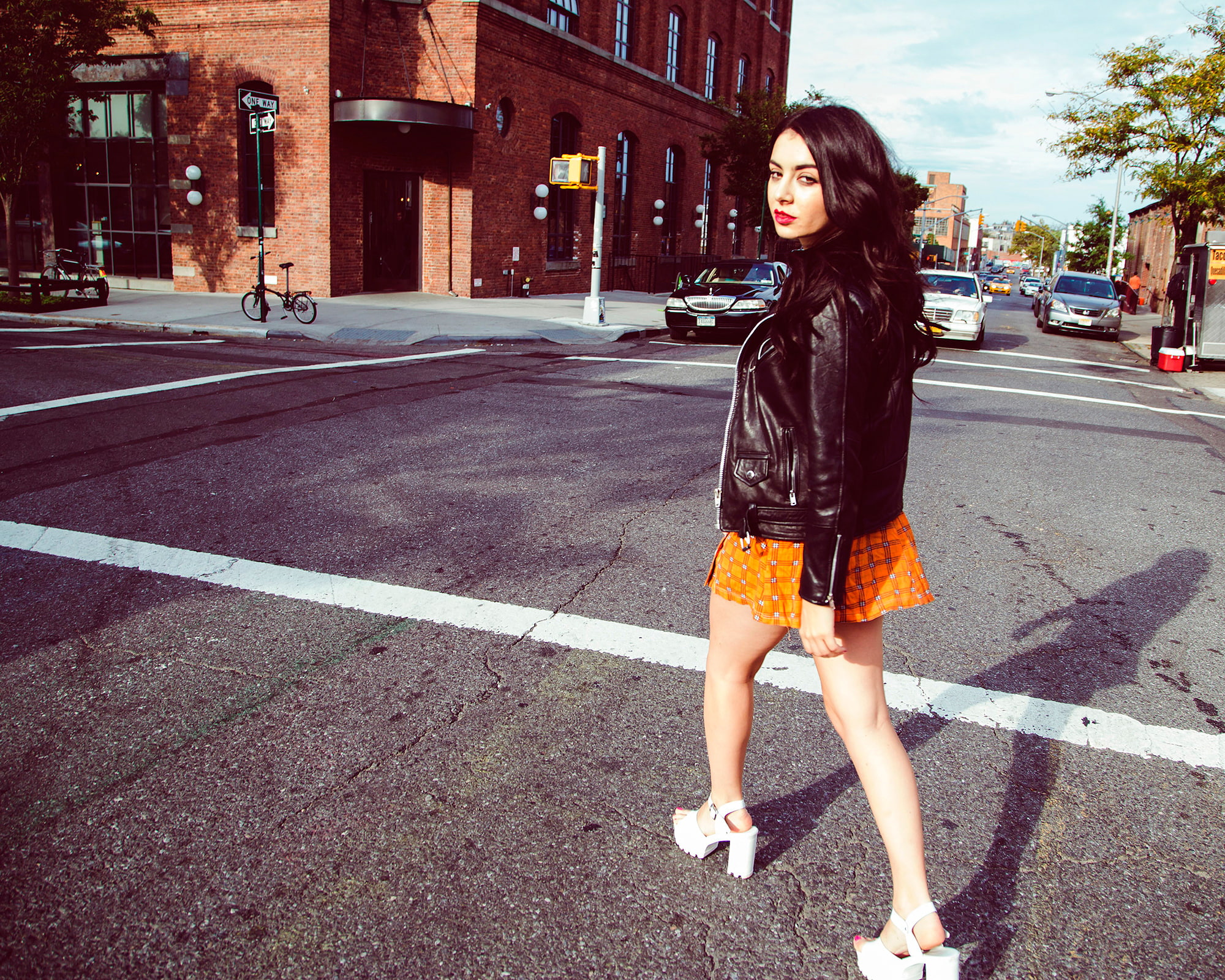 Charli XCX, the city, 1080P, Charlotte Emma Aitchison, HD Wallpaper