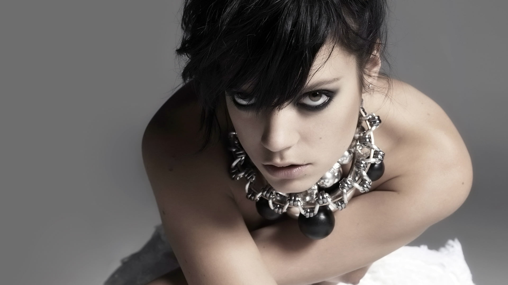 indoors, fashion, ska, 1080P, one person, indie, pop, jewelry, synthpop, beauty, front view, reggae, women, young adult, necklace, gray, headshot, looking at camera, HD Wallpaper