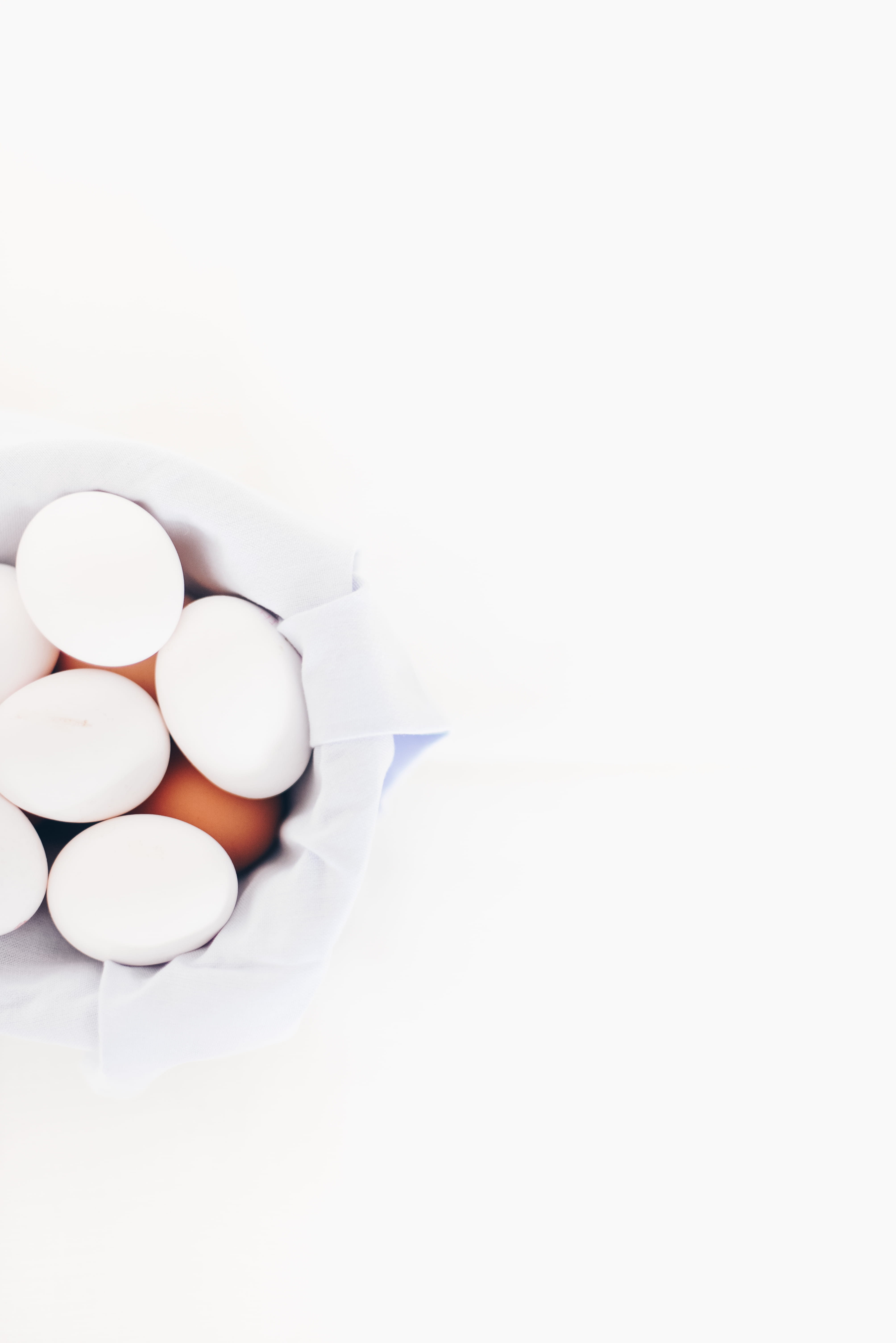 eggs, 5K, studio shot, freshness, directly above, white background, bowl, copy space, group of objects, large group of objects, high angle view, food and drink, Phone HD Wallpaper