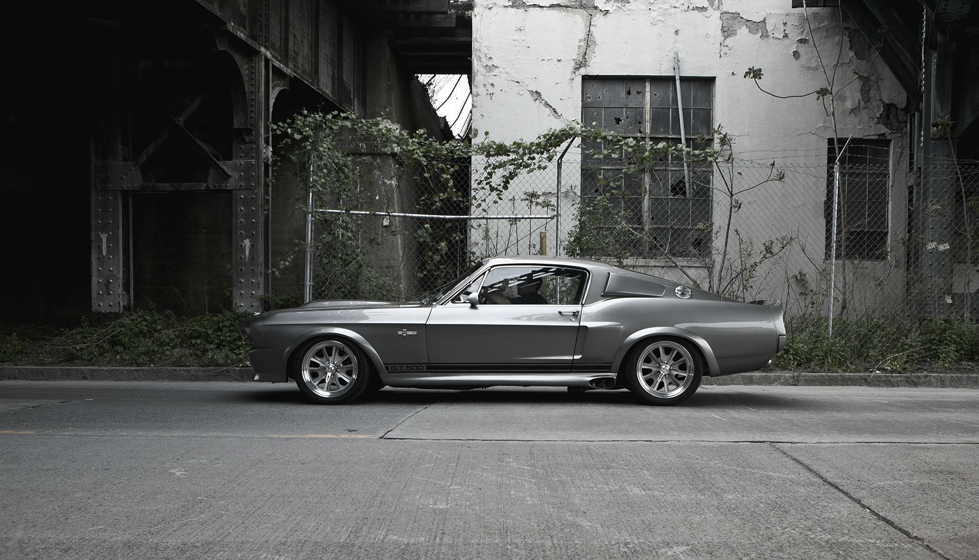 mode of transportation, city, outdoors, architecture, gray, abandoned, garage, plant, car, no people, transportation, GT500, building, 1080P, street, built structure, HD Wallpaper