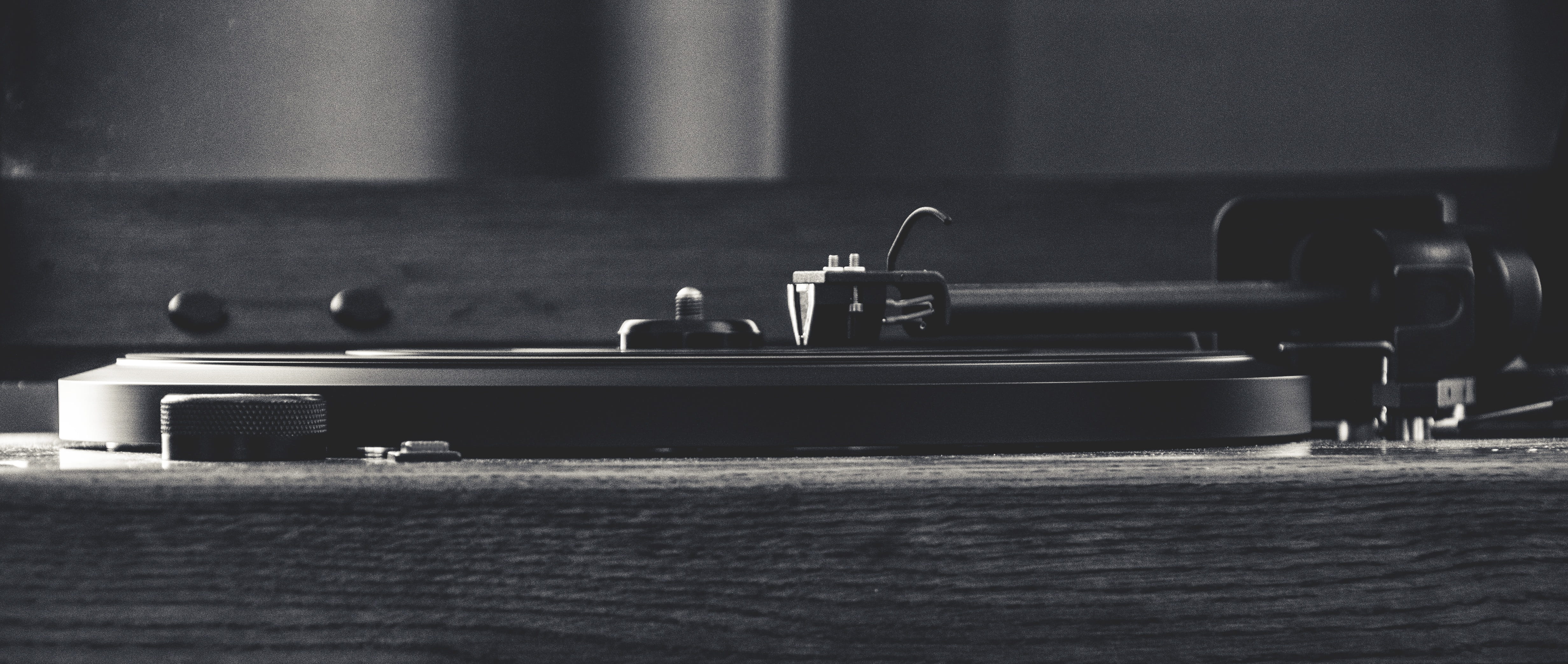 black, home interior, domestic room, room, table, plumbing fixture, selective focus, still life, monochrome, rifle, gun, bumper, black and white, arts culture and entertainment, HD Wallpaper