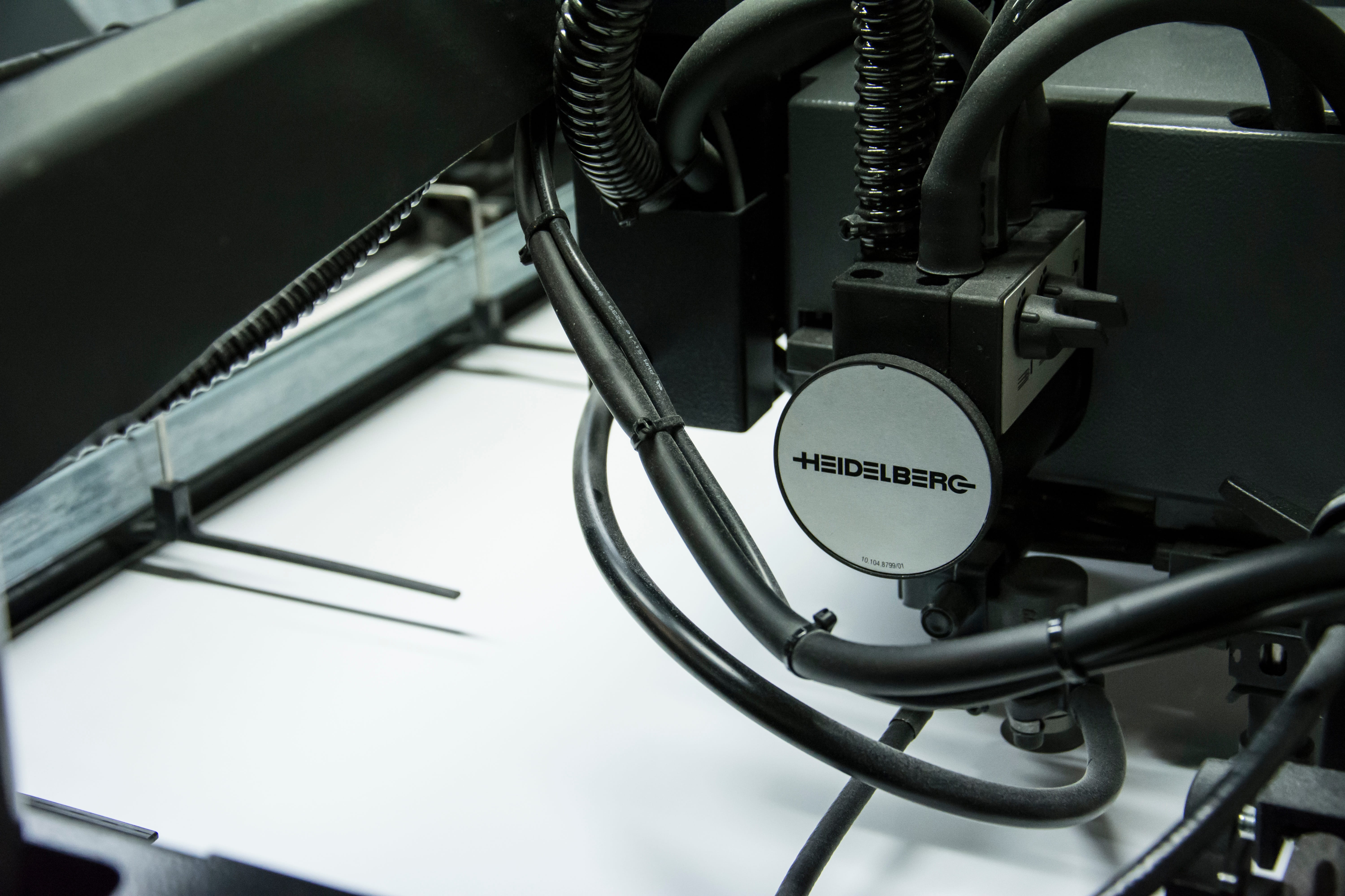 close-up, electronics, heidelberg, indoors, transportation, wheel, communication, metal, sign, text, machine, day, manufacturing equipment, electronic instrument, HD Wallpaper