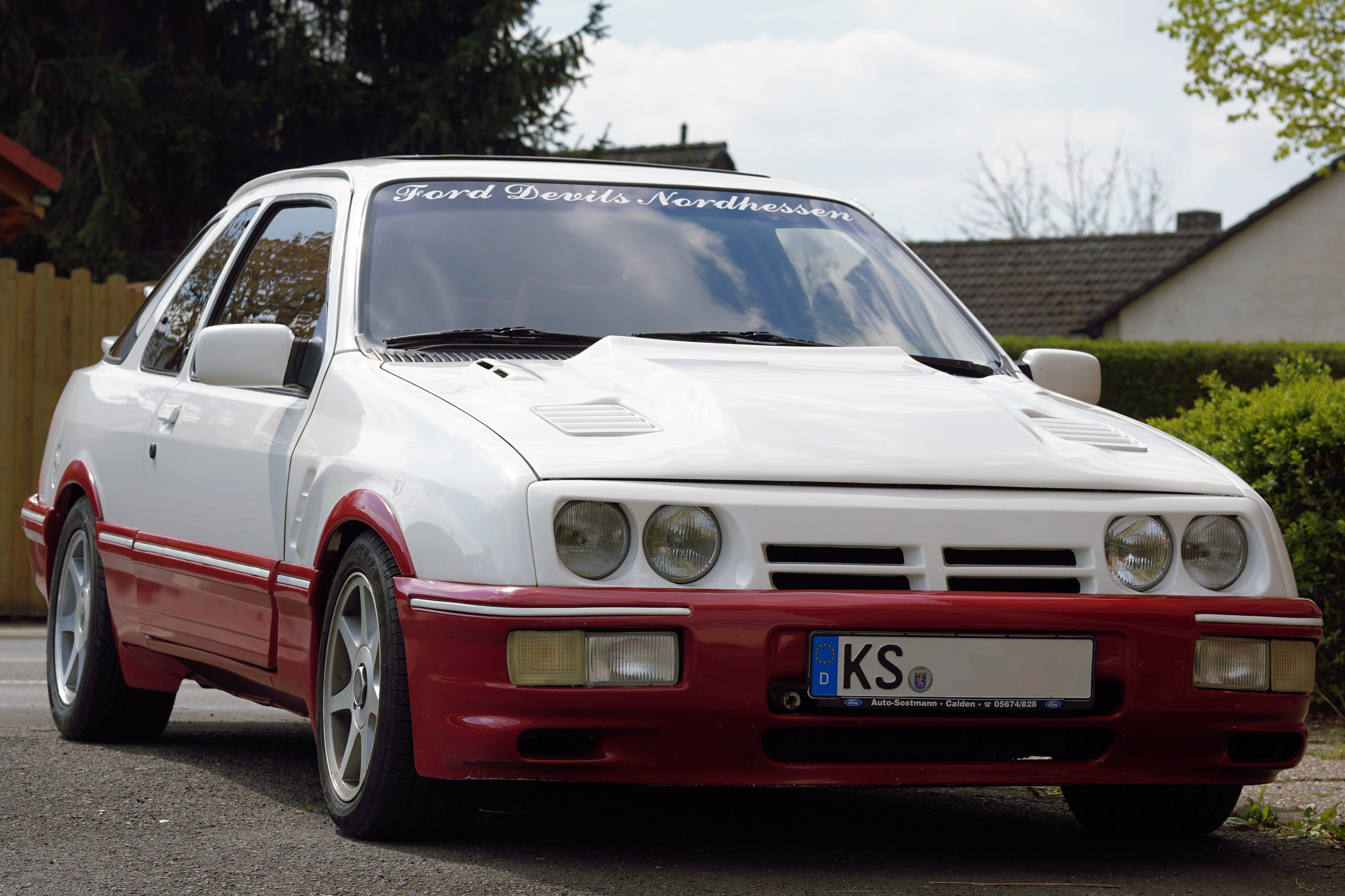 mode of transportation, built structure, car, sky, no people, building, Auto, plant, Oldtimer, city, fast, xr4, white, sports car, transportation, vehicle, HD Wallpaper