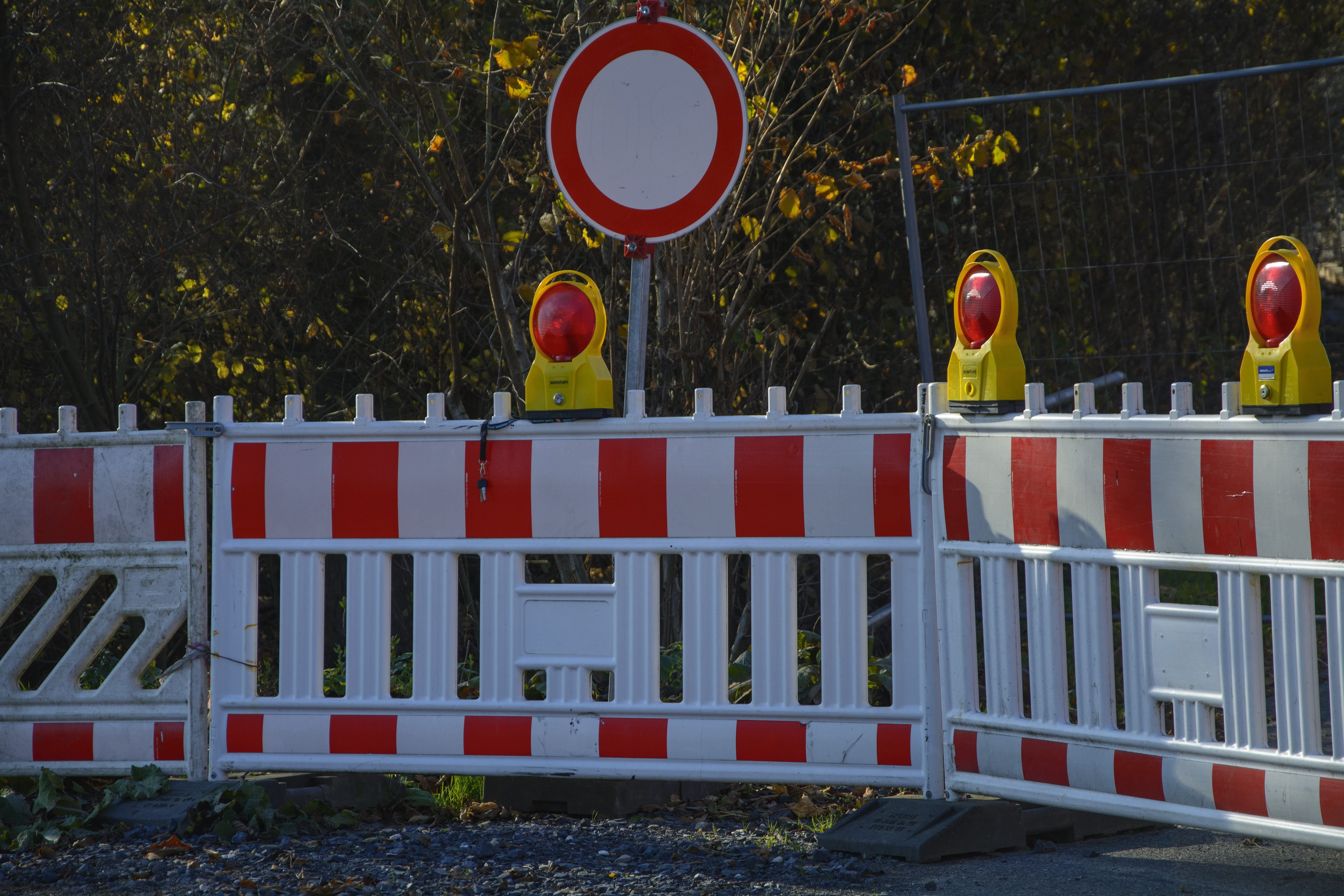 light signal, 5K, closed, multi colored, barrier, boundary, close, communication, no people, protection, safety, road sign, land, outdoors, warning, traffic, HD Wallpaper