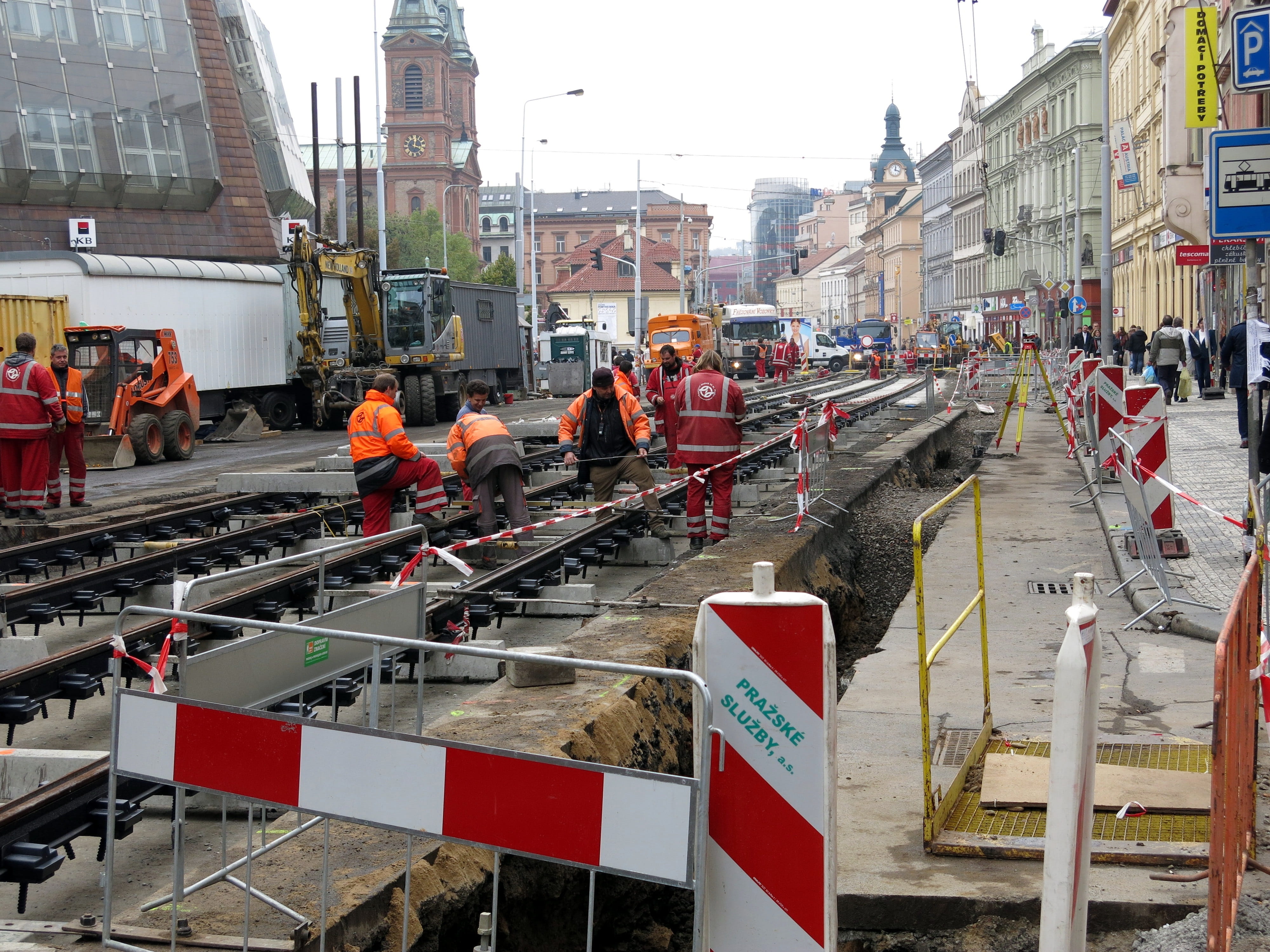 built structure, city, real people, 28 08 2007, outdoors, prague, tracks, lock, 4K, group of people, protection, construction industry, czech republic, HD Wallpaper